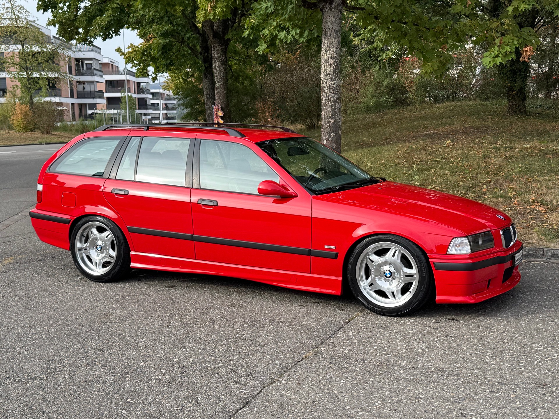 BMW 323i Touring-image-5