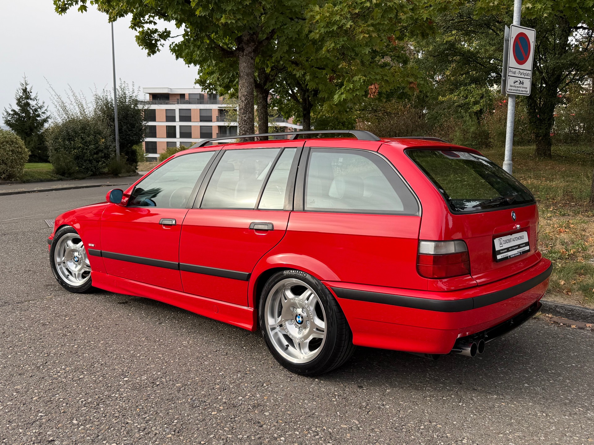 BMW 323i Touring-image-6