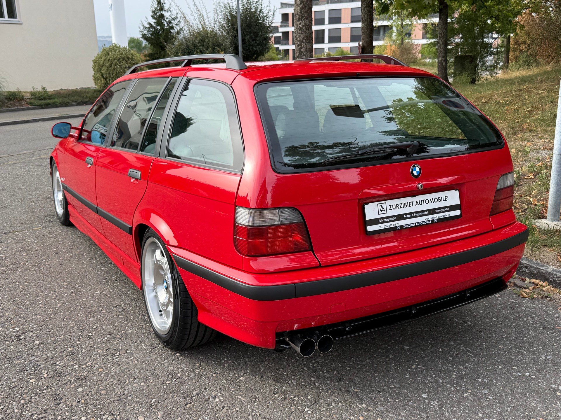 BMW 323i Touring-image-4