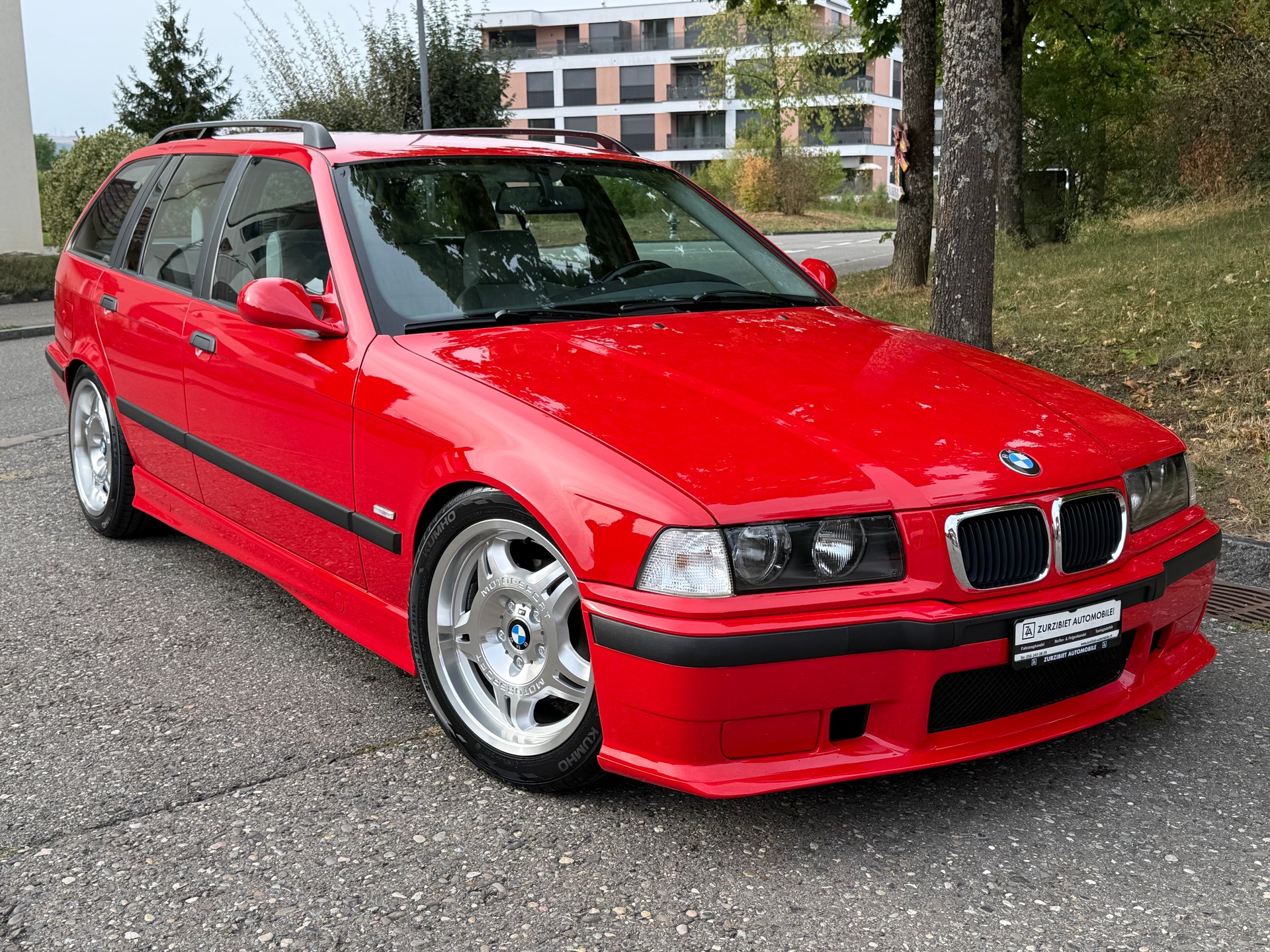 BMW 323i Touring-image-2