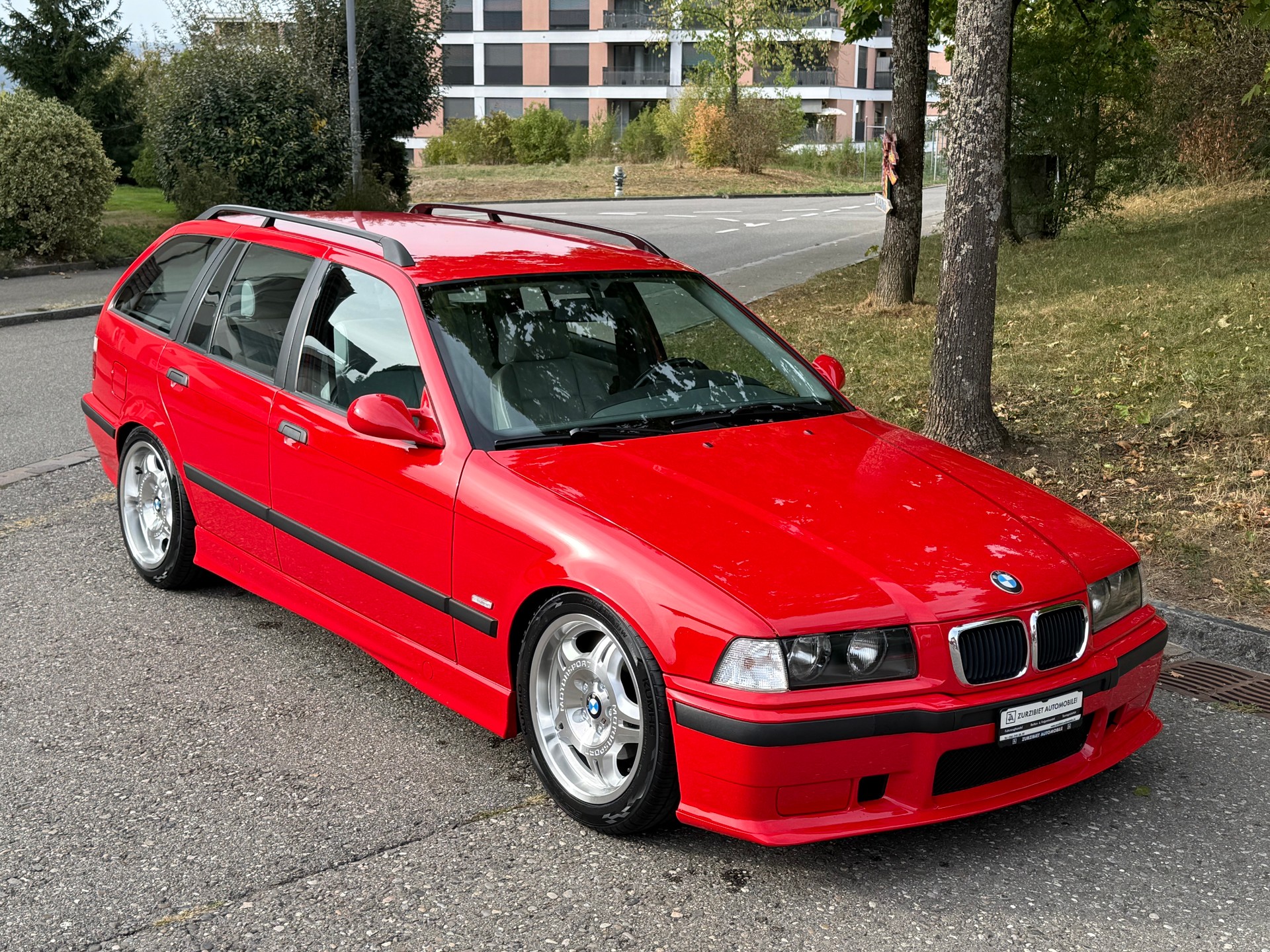 BMW 323i Touring-image-9