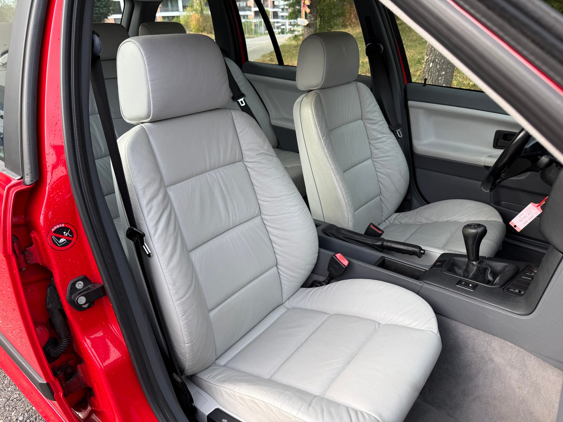 BMW 323i Touring-image-14