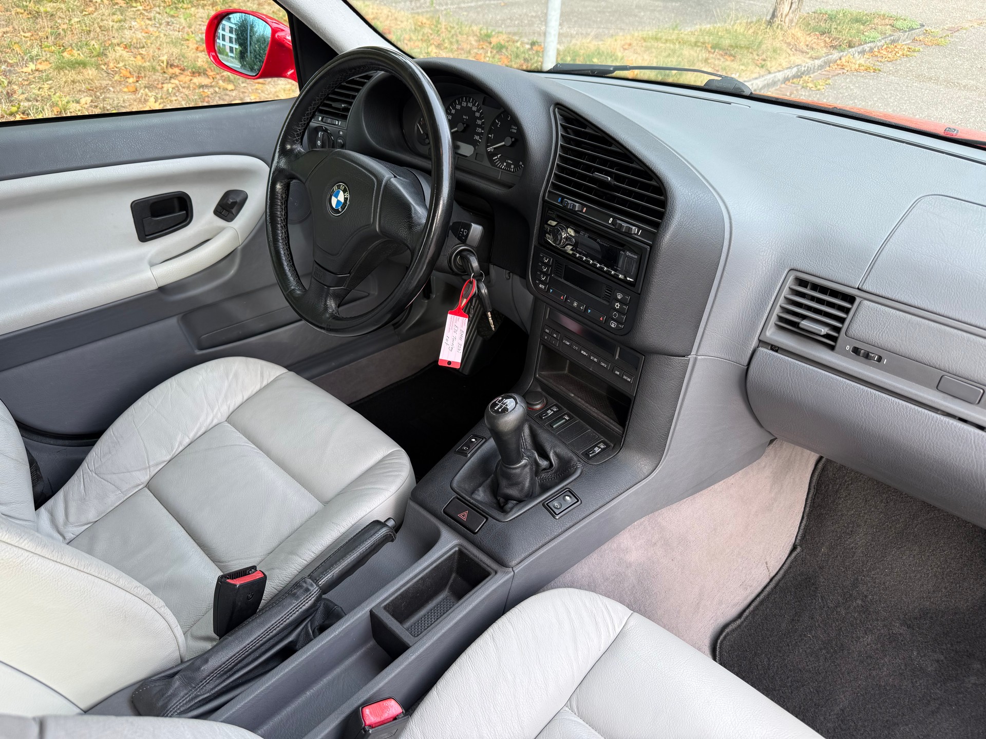 BMW 323i Touring-image-13