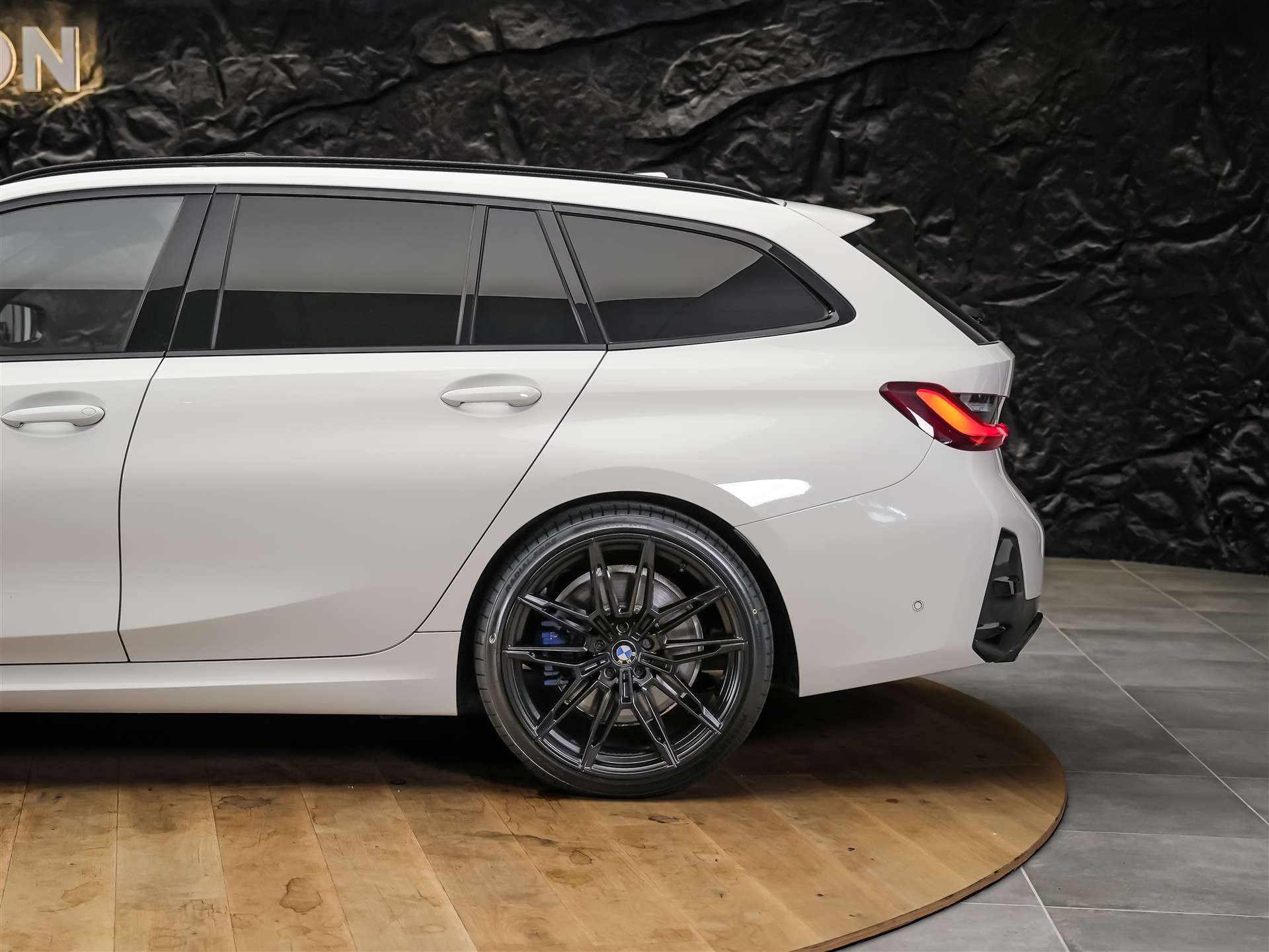 BMW M340i xDrive Touring Steptronic *Facelift 2025*20" Felgen*Panorama*360° Kamera*-image-19