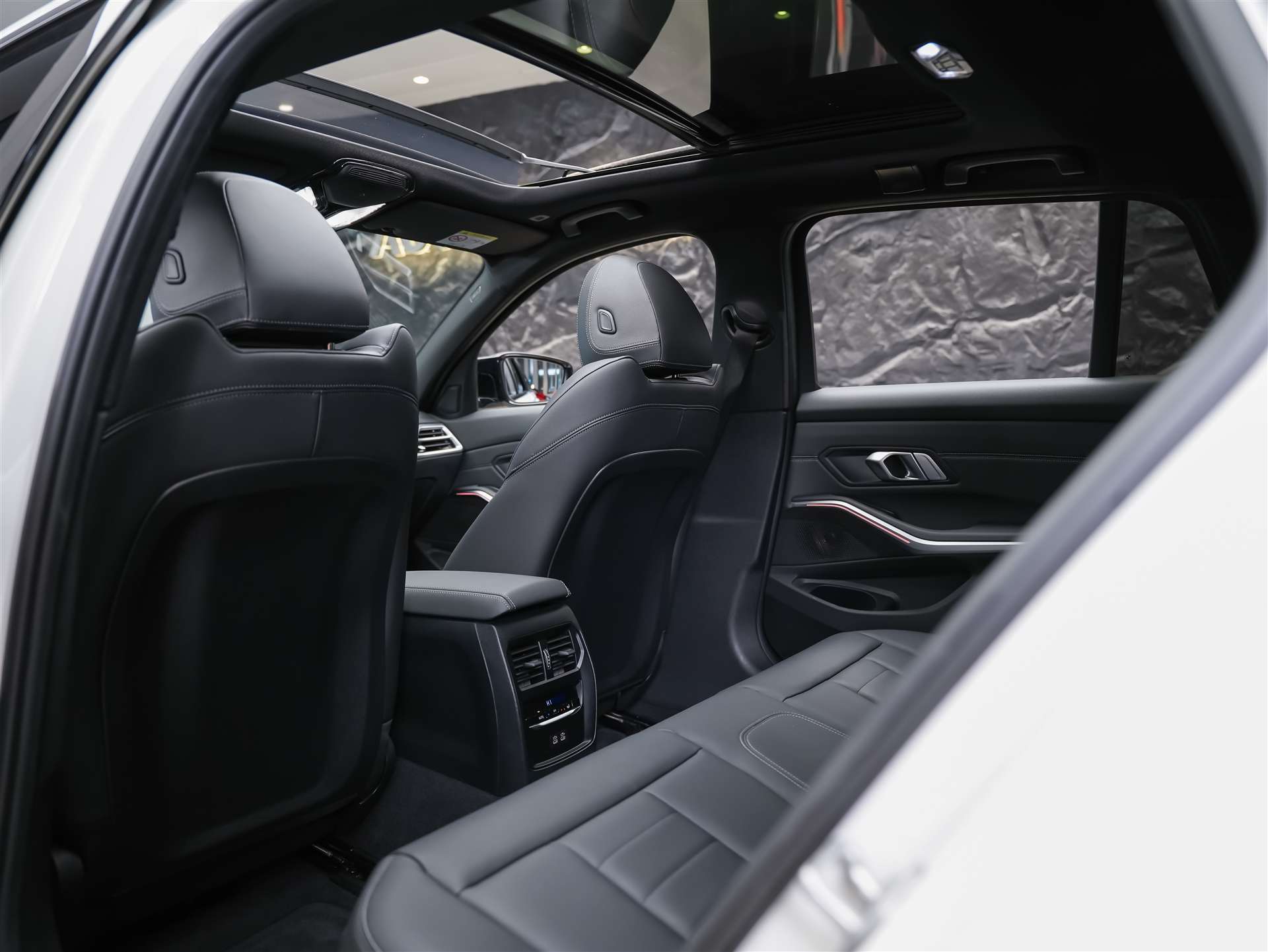 BMW M340i xDrive Touring Steptronic *Facelift 2025*20" Felgen*Panorama*360° Kamera*-image-11