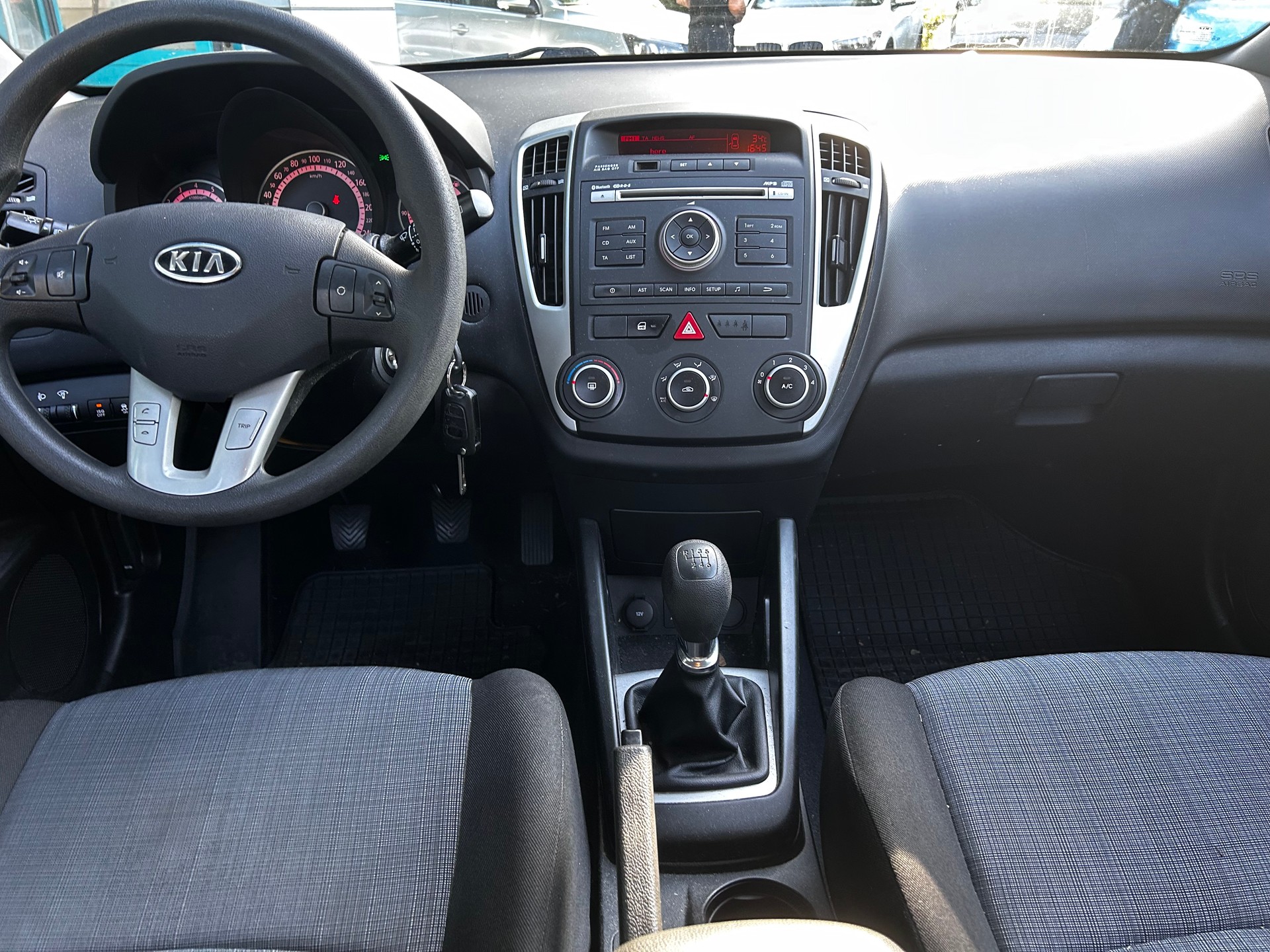 KIA Cee'd 1.6 16V Trend-image-8