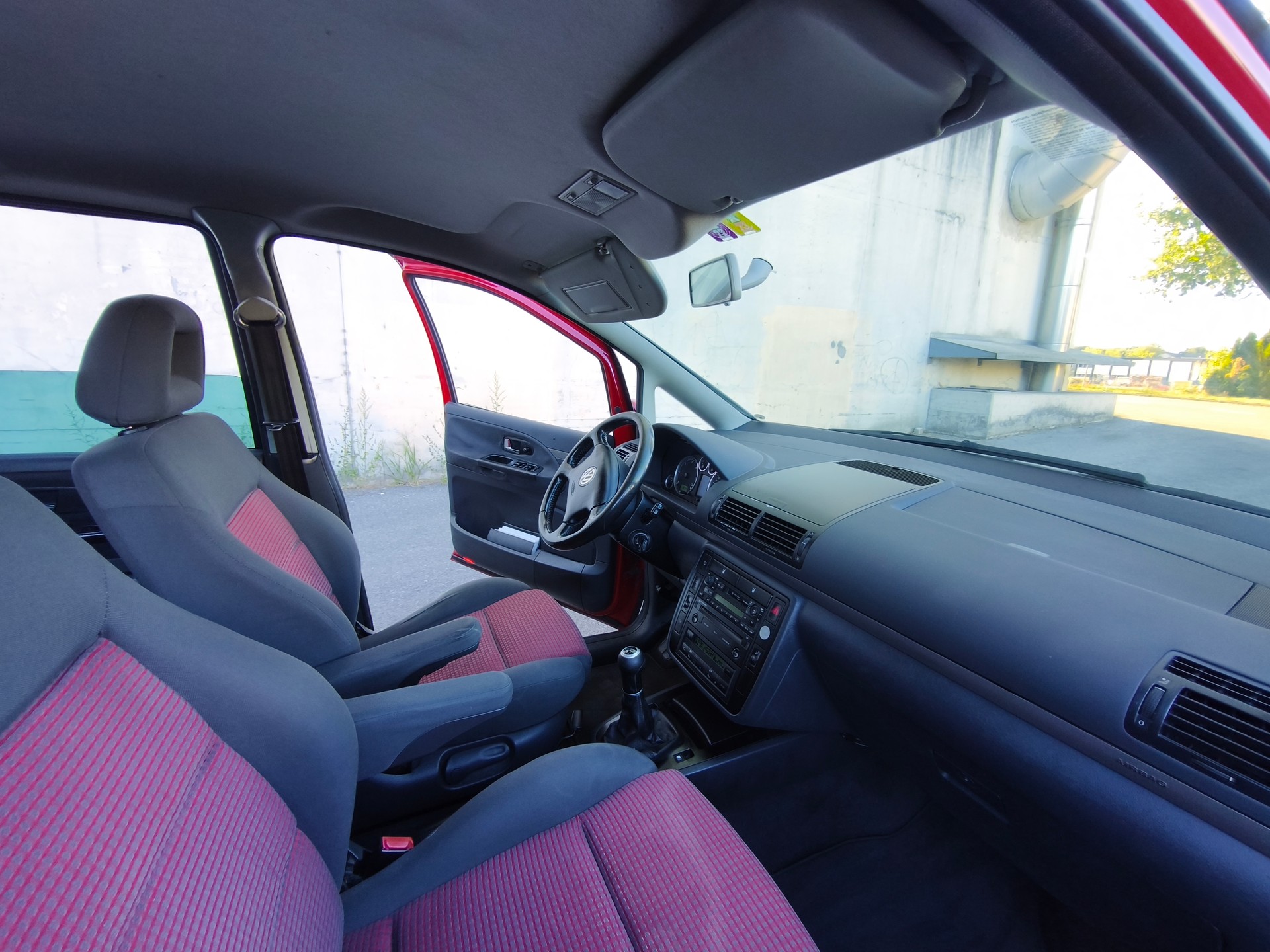 VW Sharan 1.9 TDI Highline 4Motion-image-5