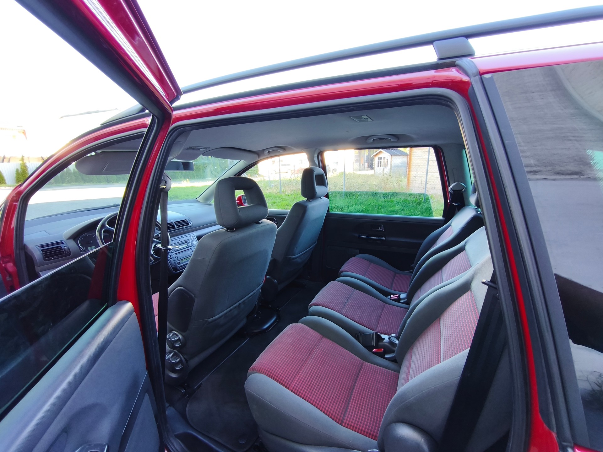VW Sharan 1.9 TDI Highline 4Motion-image-6