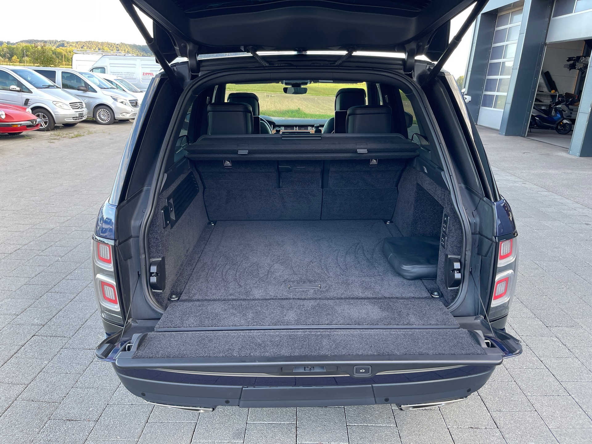 LAND ROVER Range Rover 5.0 V8 S/C SV AB Automatic-image-15