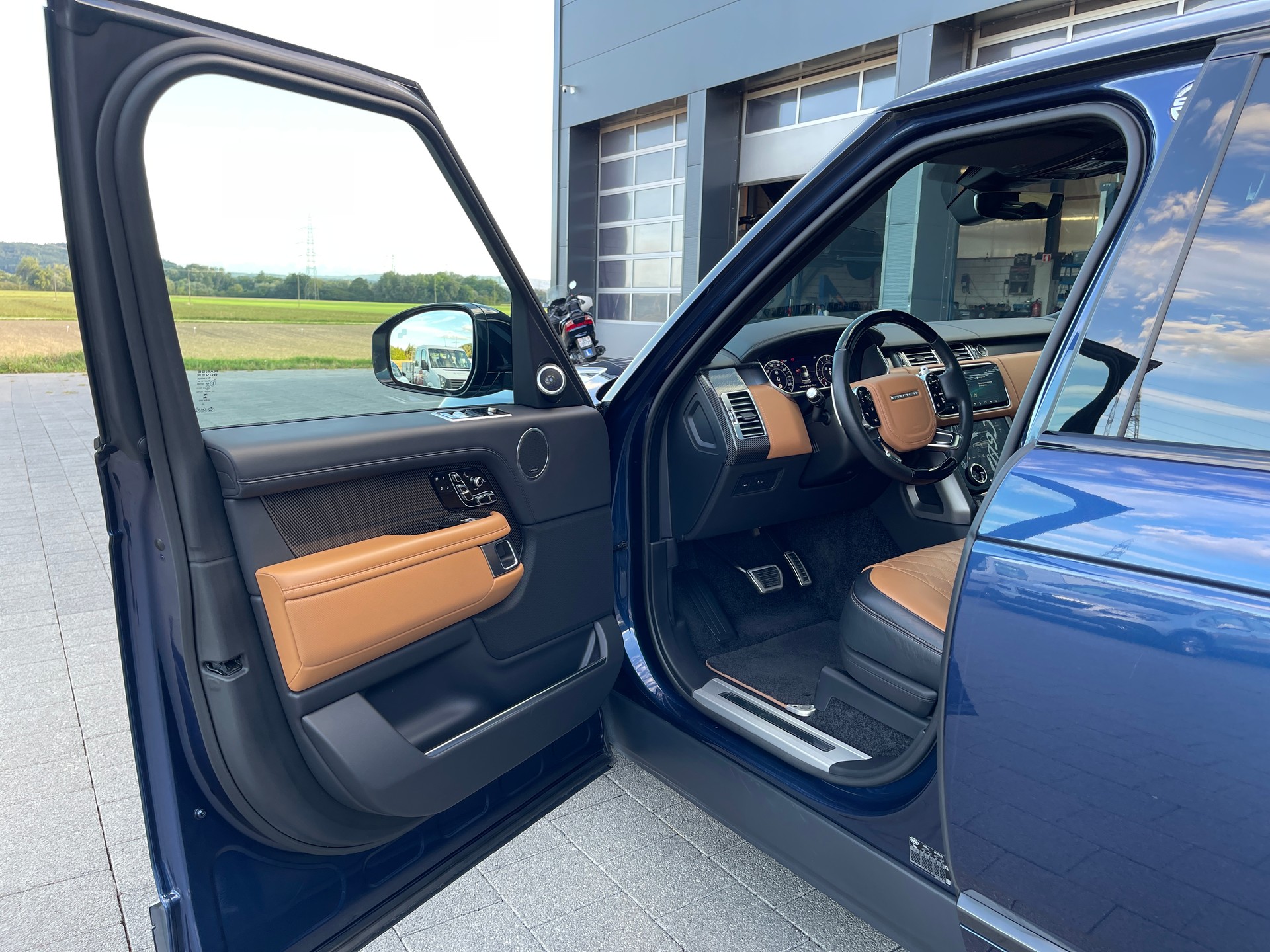 LAND ROVER Range Rover 5.0 V8 S/C SV AB Automatic-image-5