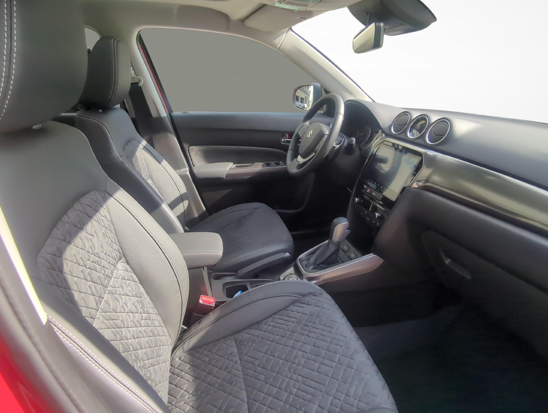 SUZUKI Vitara 1.4 T Sakura Top Hybrid 4x4 / 1.99% Leasing-image-9