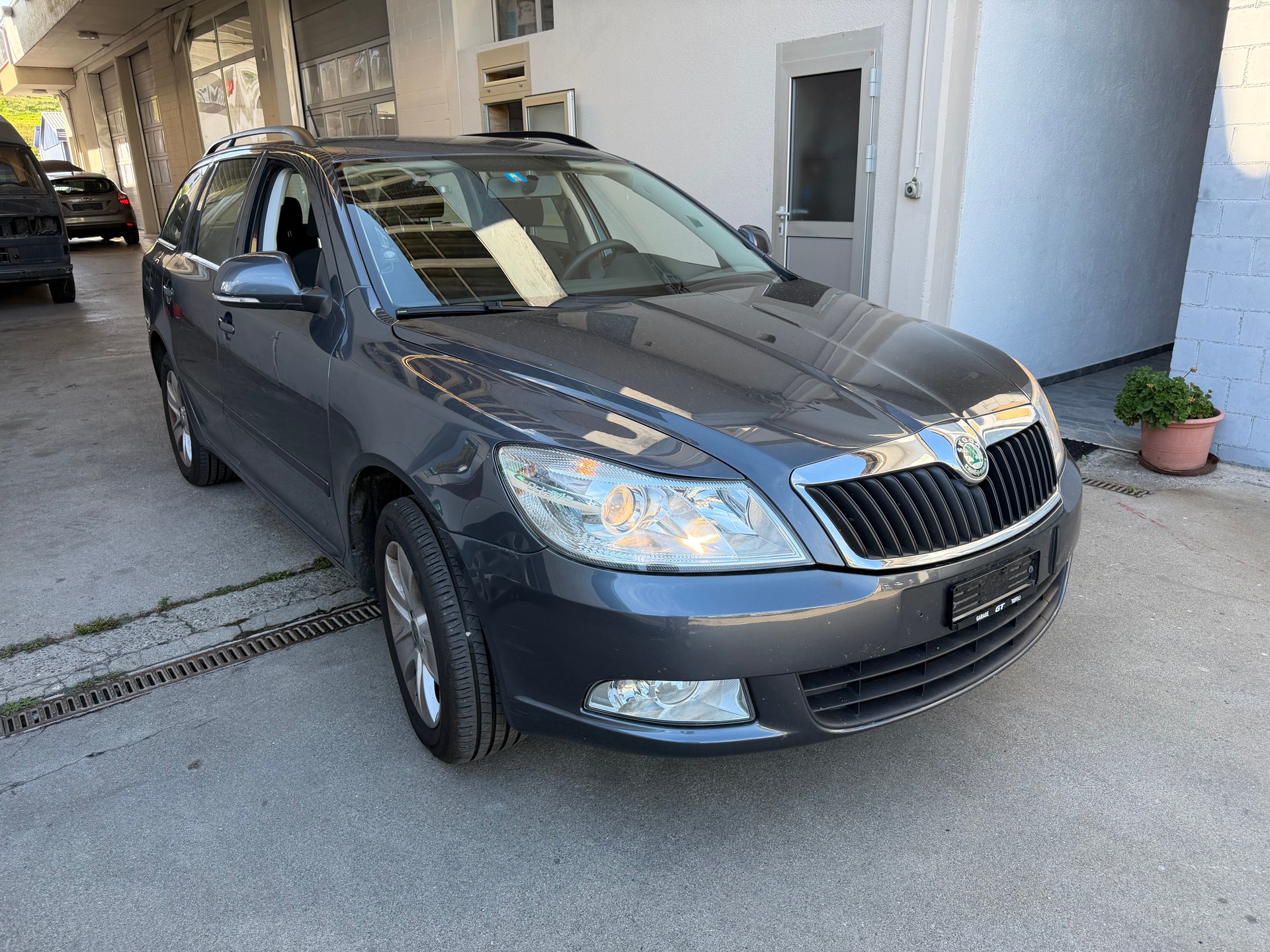 SKODA OCTAVIA-image-1