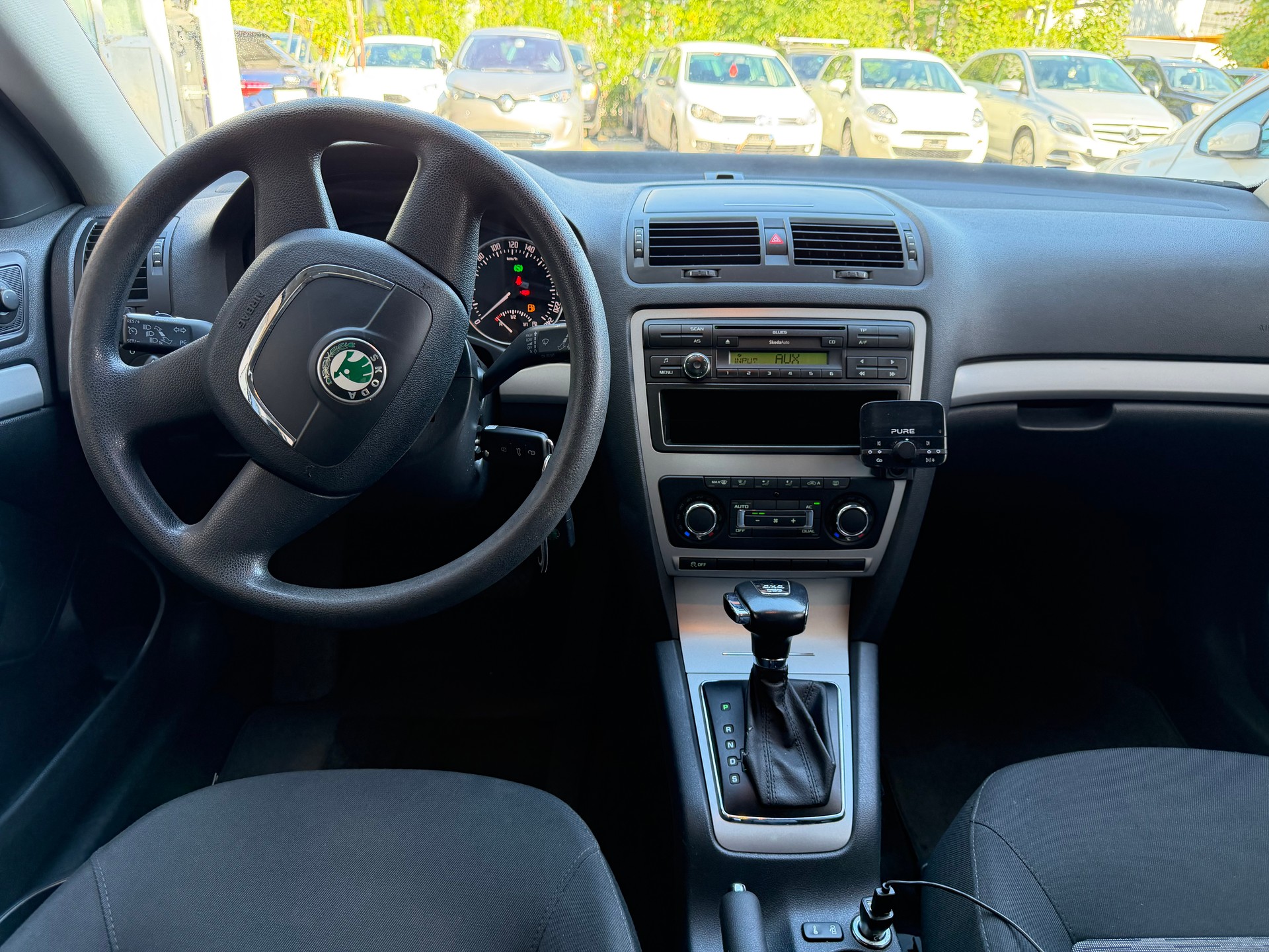 SKODA OCTAVIA-image-8