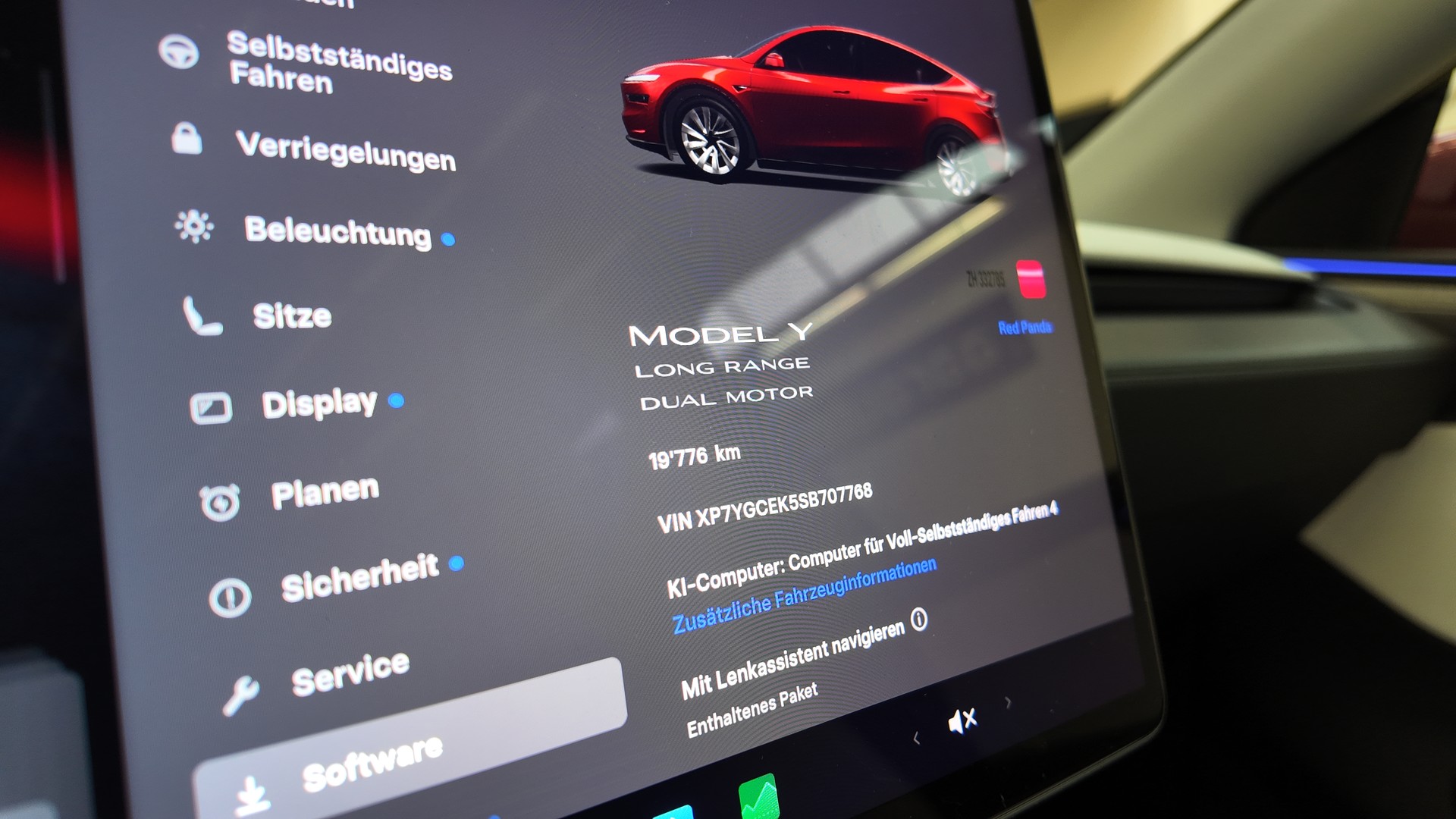 TESLA Model Y Long Range AWD-image-25