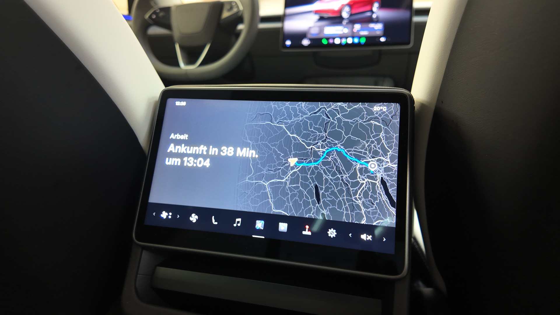 TESLA Model Y Long Range AWD-image-22