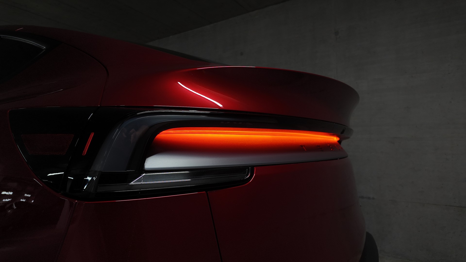 TESLA Model Y Long Range AWD-image-3