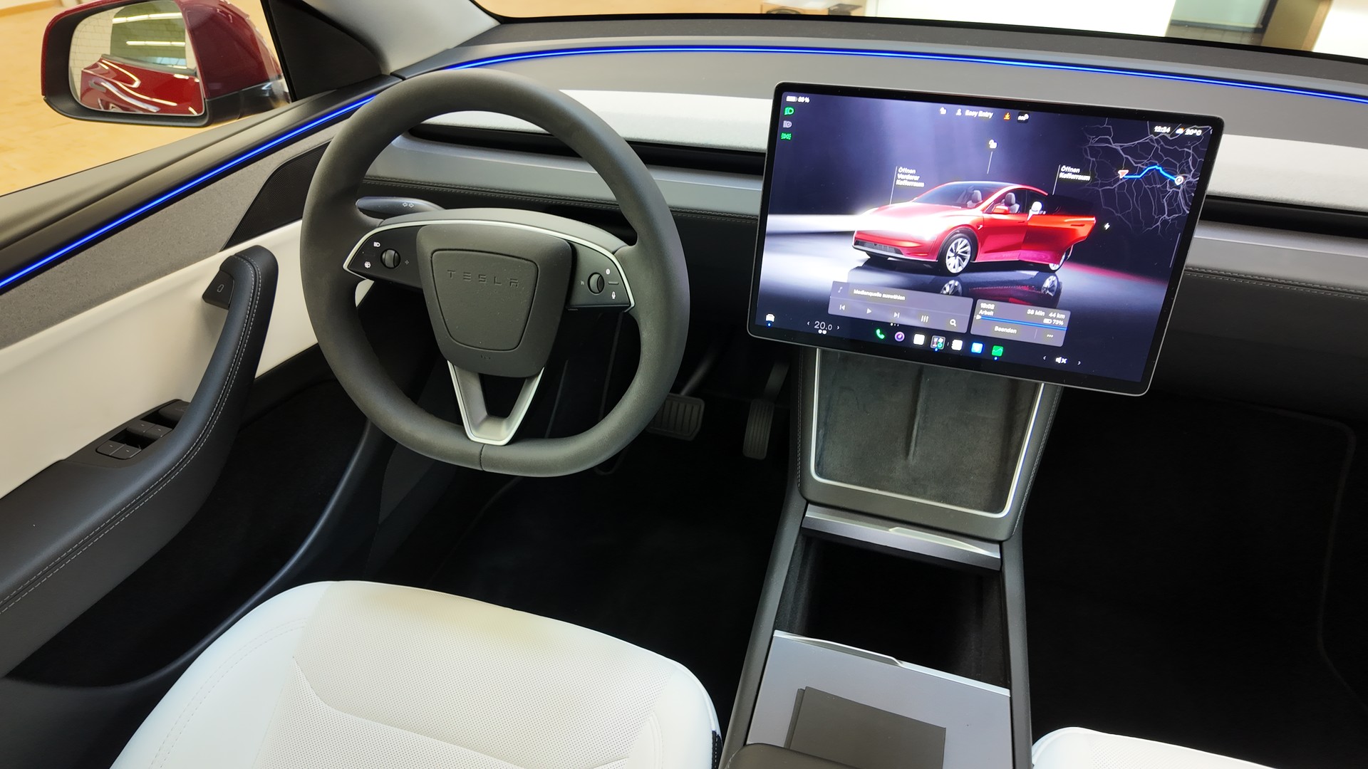 TESLA Model Y Long Range AWD-image-10