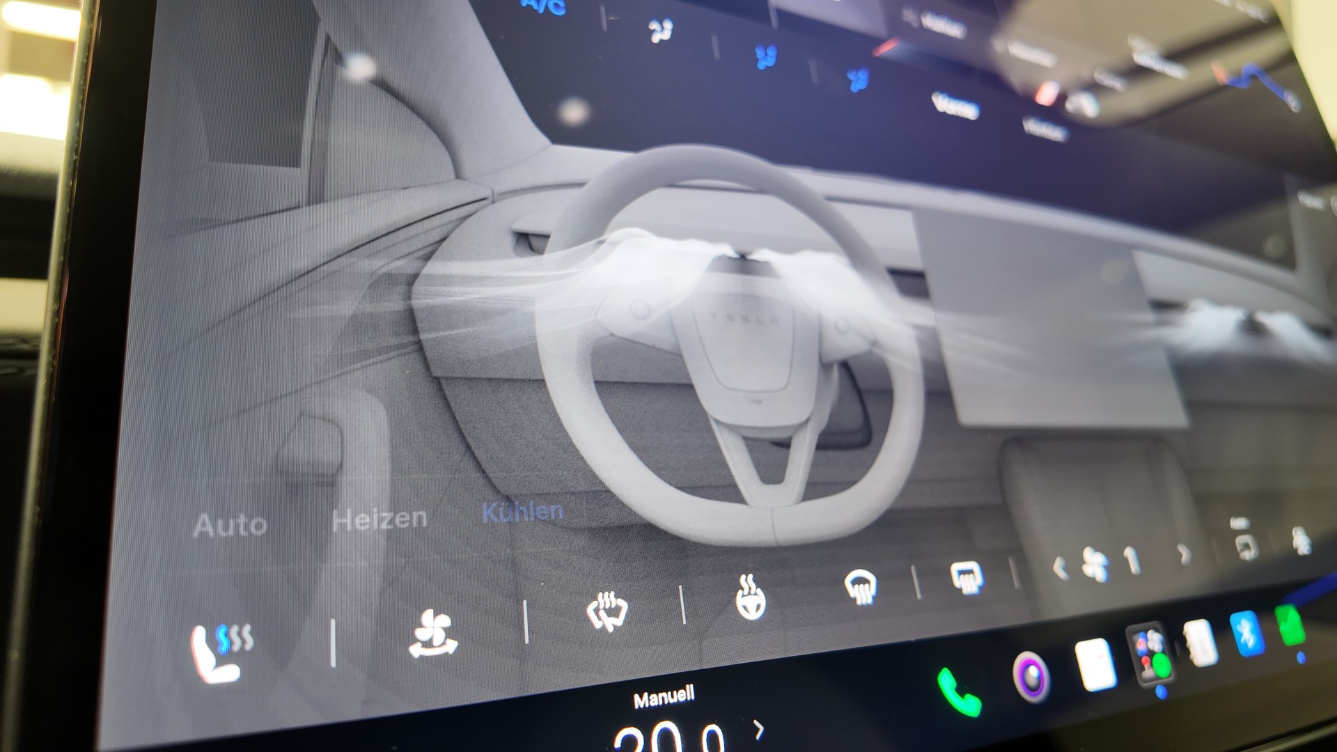 TESLA Model Y Long Range AWD-image-29