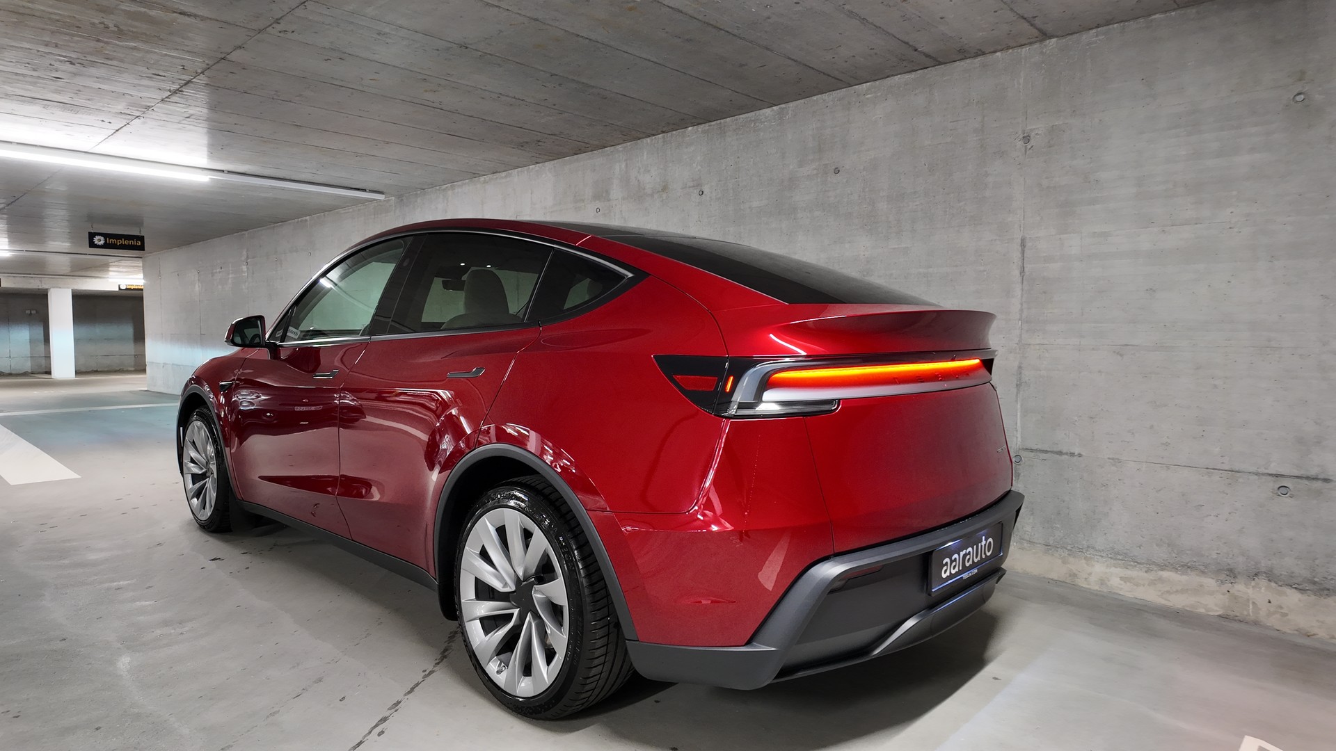 TESLA Model Y Long Range AWD-image-2