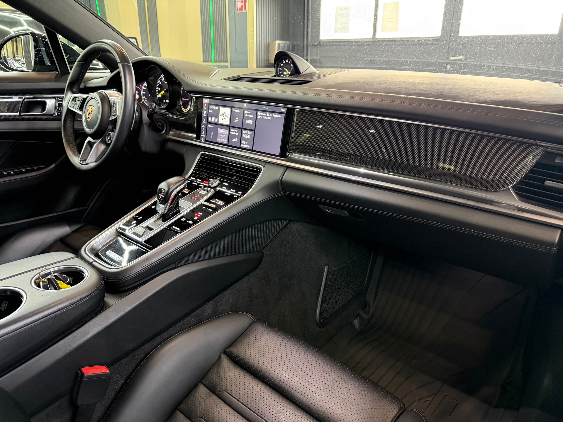PORSCHE Panamera 4 E-Hybrid Sport Turismo PDK-image-10