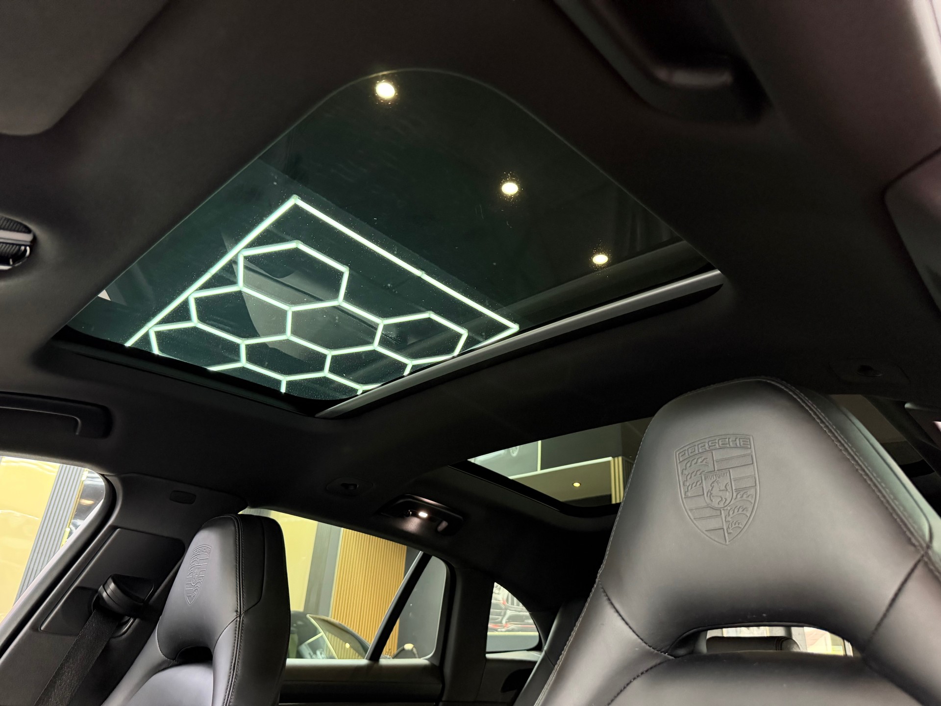PORSCHE Panamera 4 E-Hybrid Sport Turismo PDK-image-17