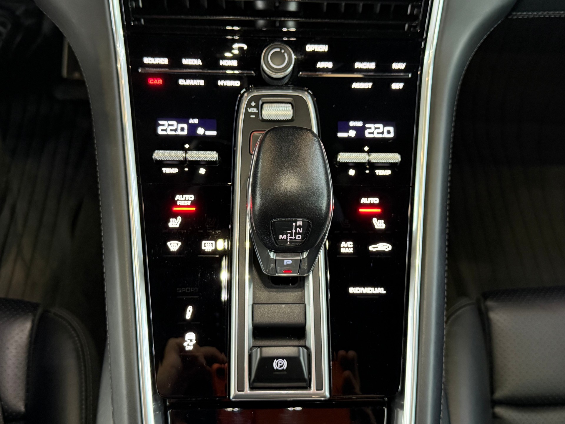 PORSCHE Panamera 4 E-Hybrid Sport Turismo PDK-image-22