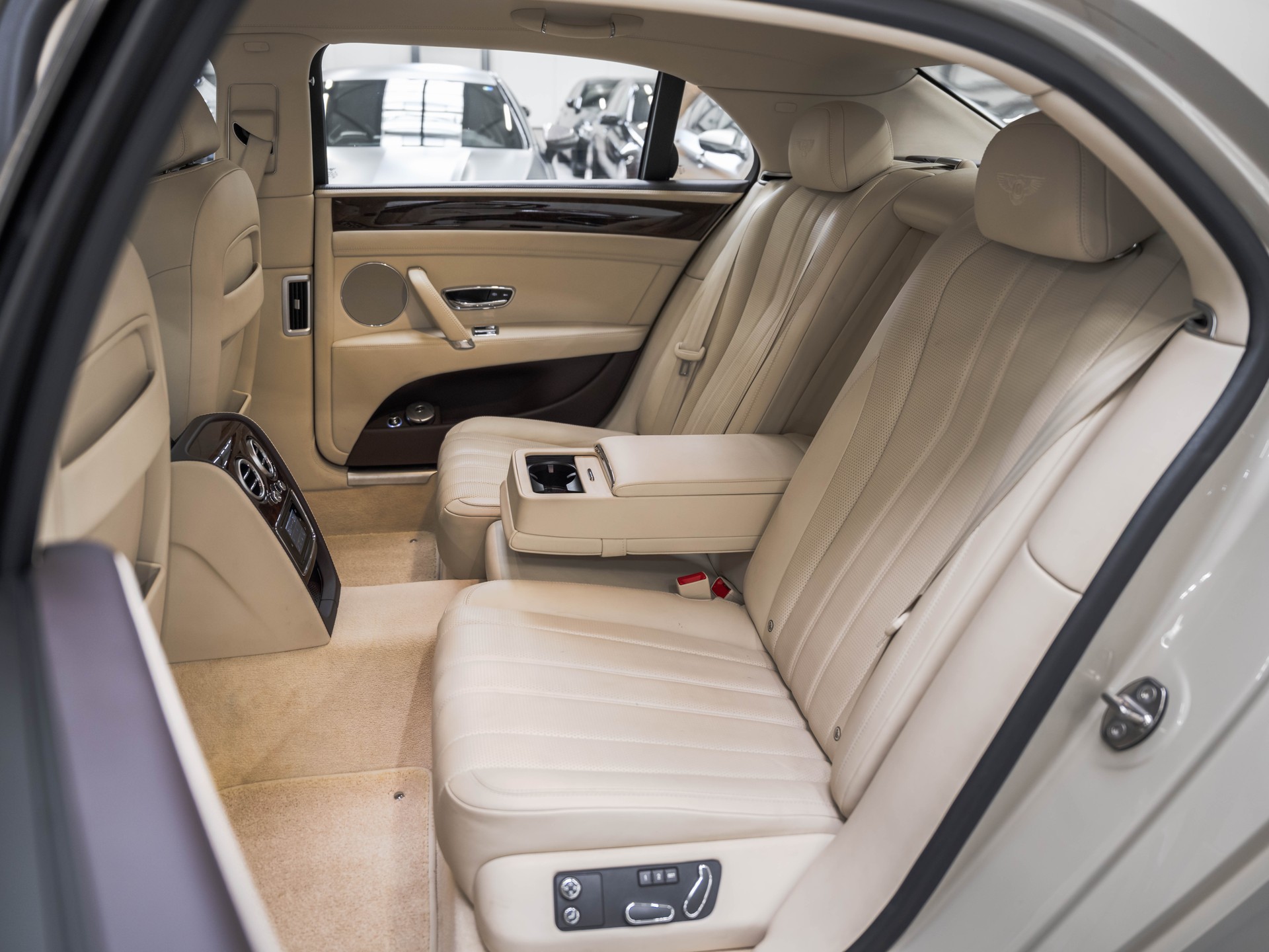 BENTLEY Flying Spur 6.0-image-12