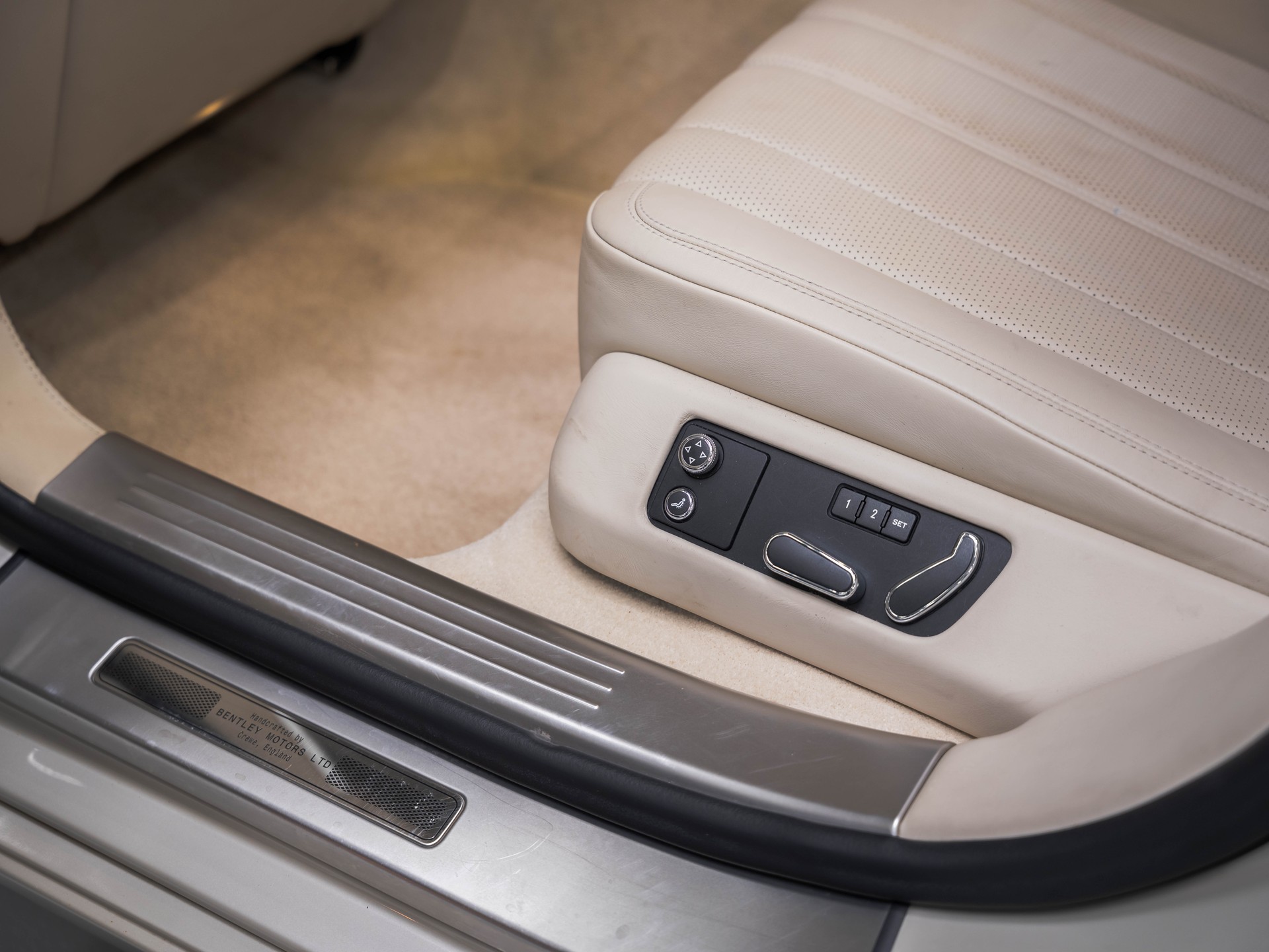 BENTLEY Flying Spur 6.0-image-28