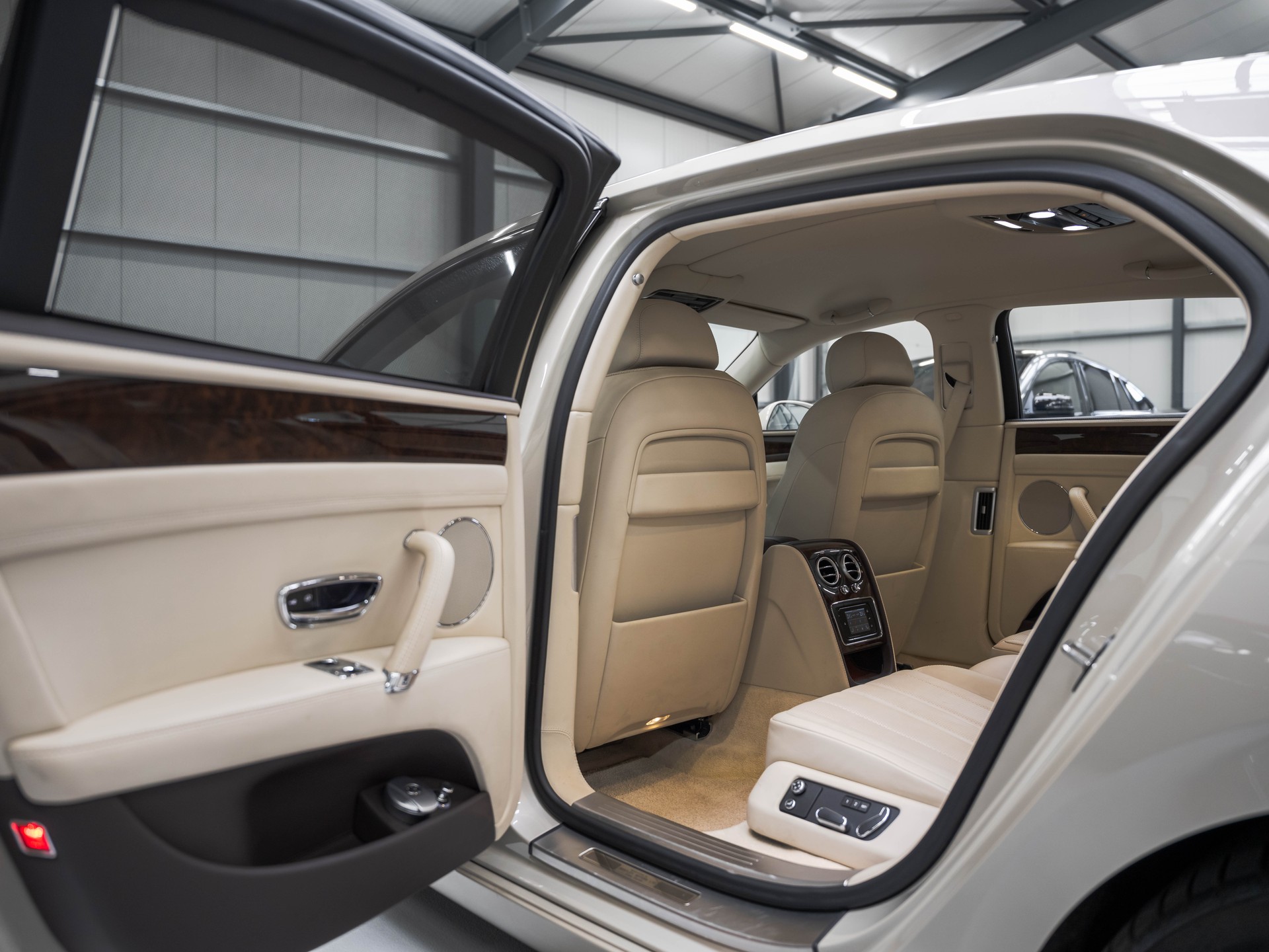 BENTLEY Flying Spur 6.0-image-10