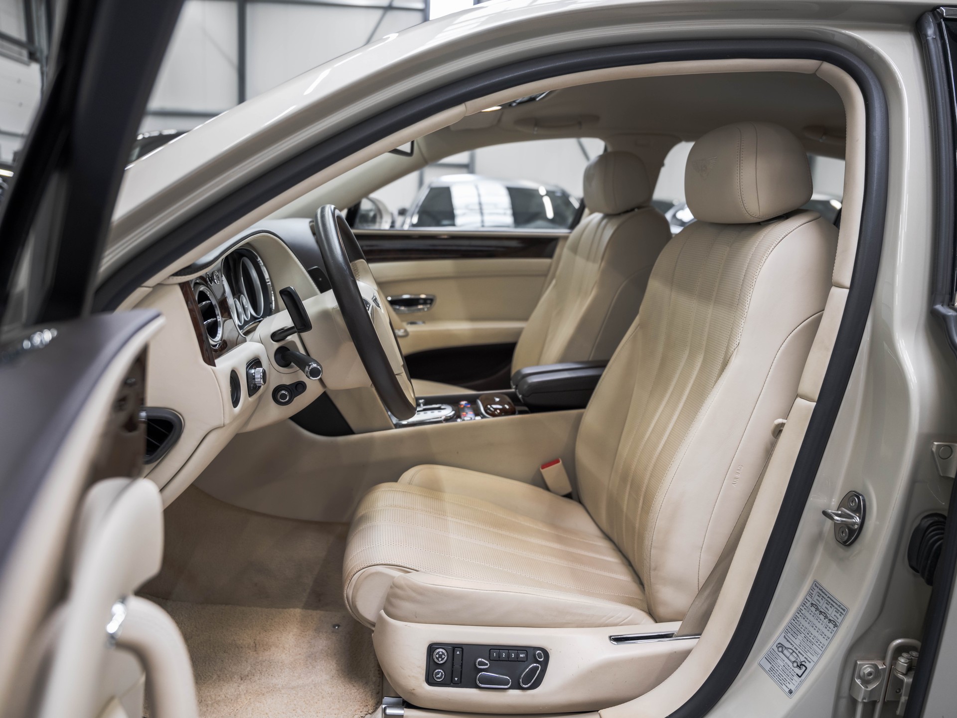 BENTLEY Flying Spur 6.0-image-8