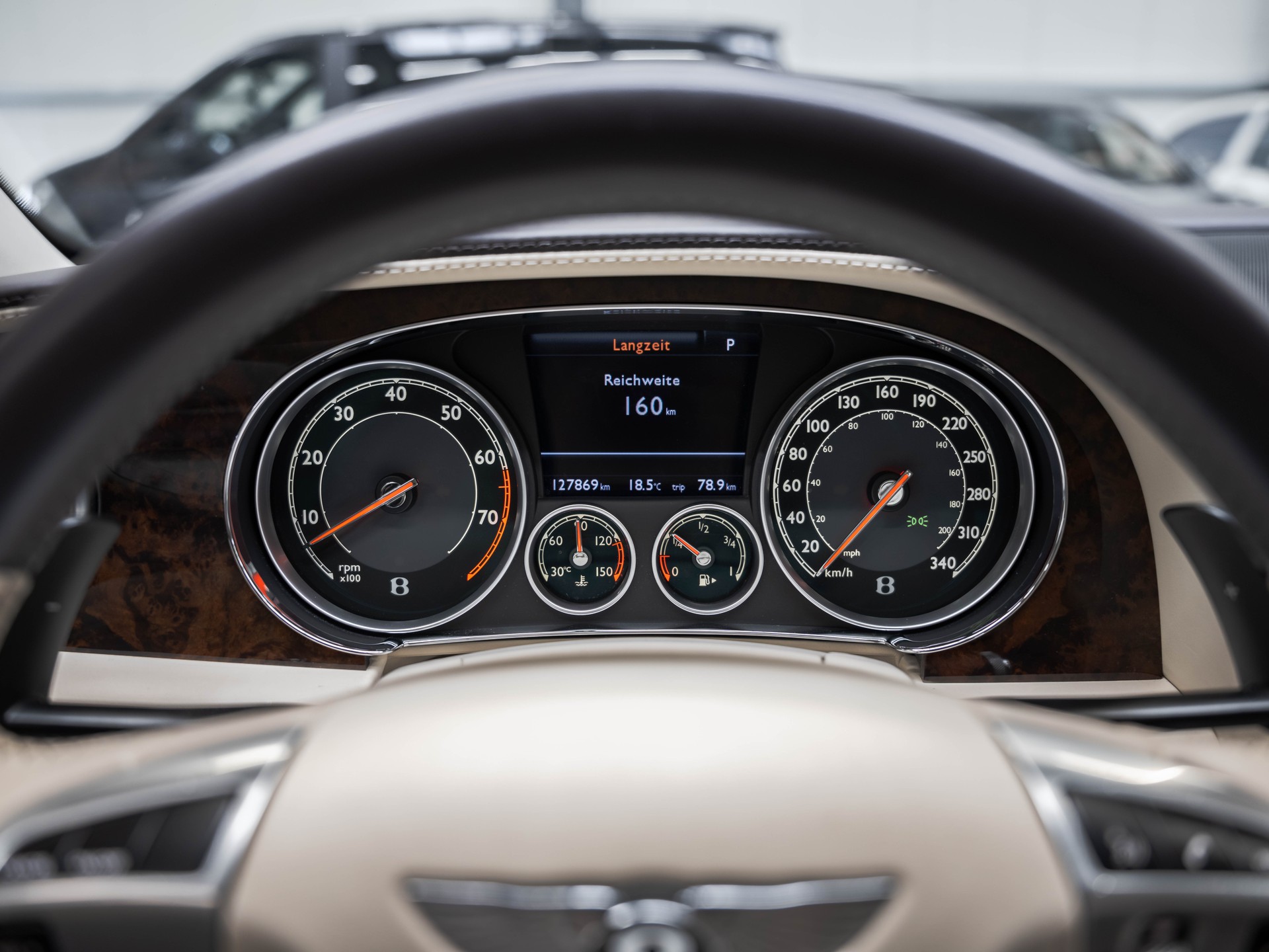 BENTLEY Flying Spur 6.0-image-24