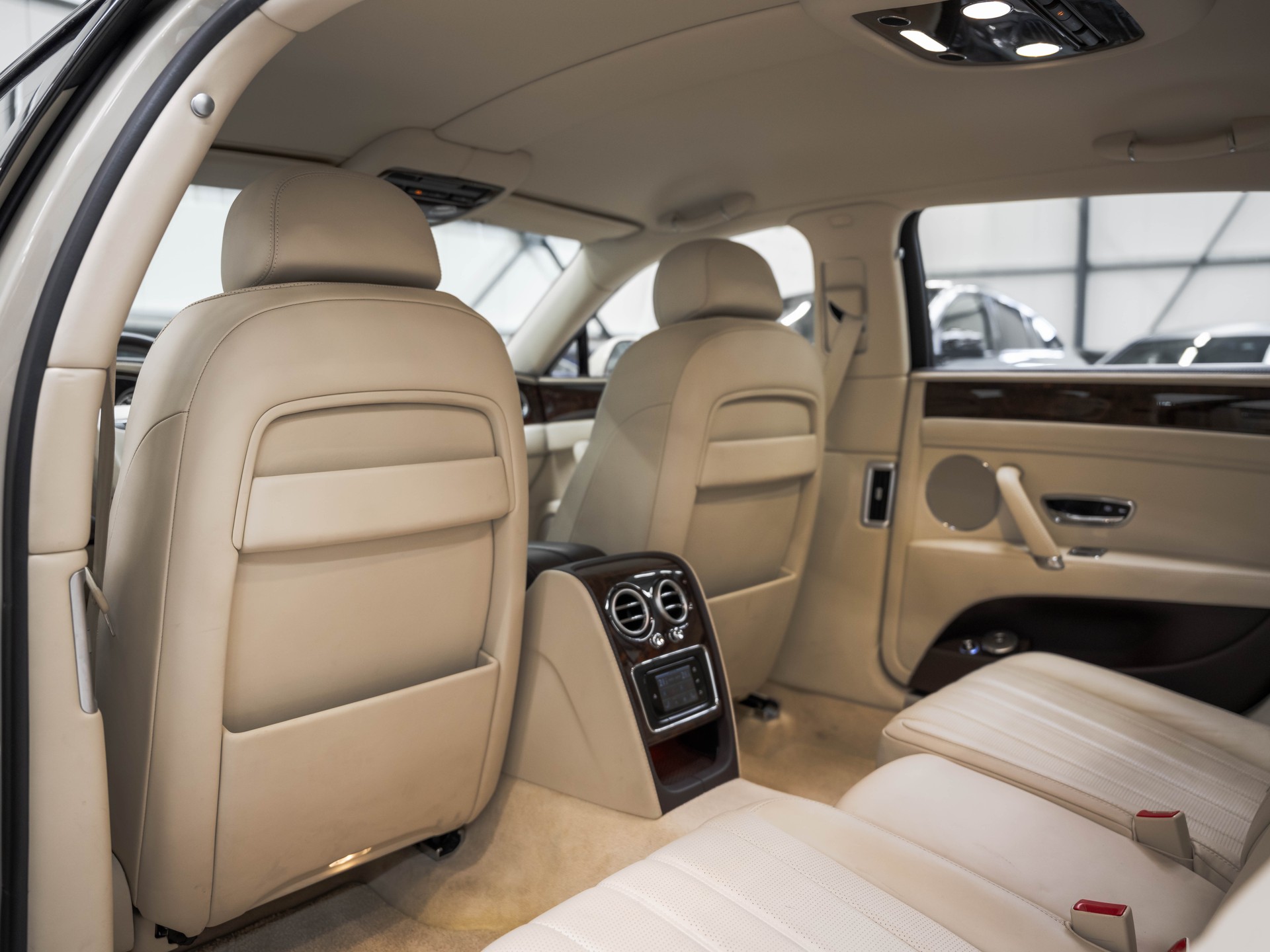 BENTLEY Flying Spur 6.0-image-11