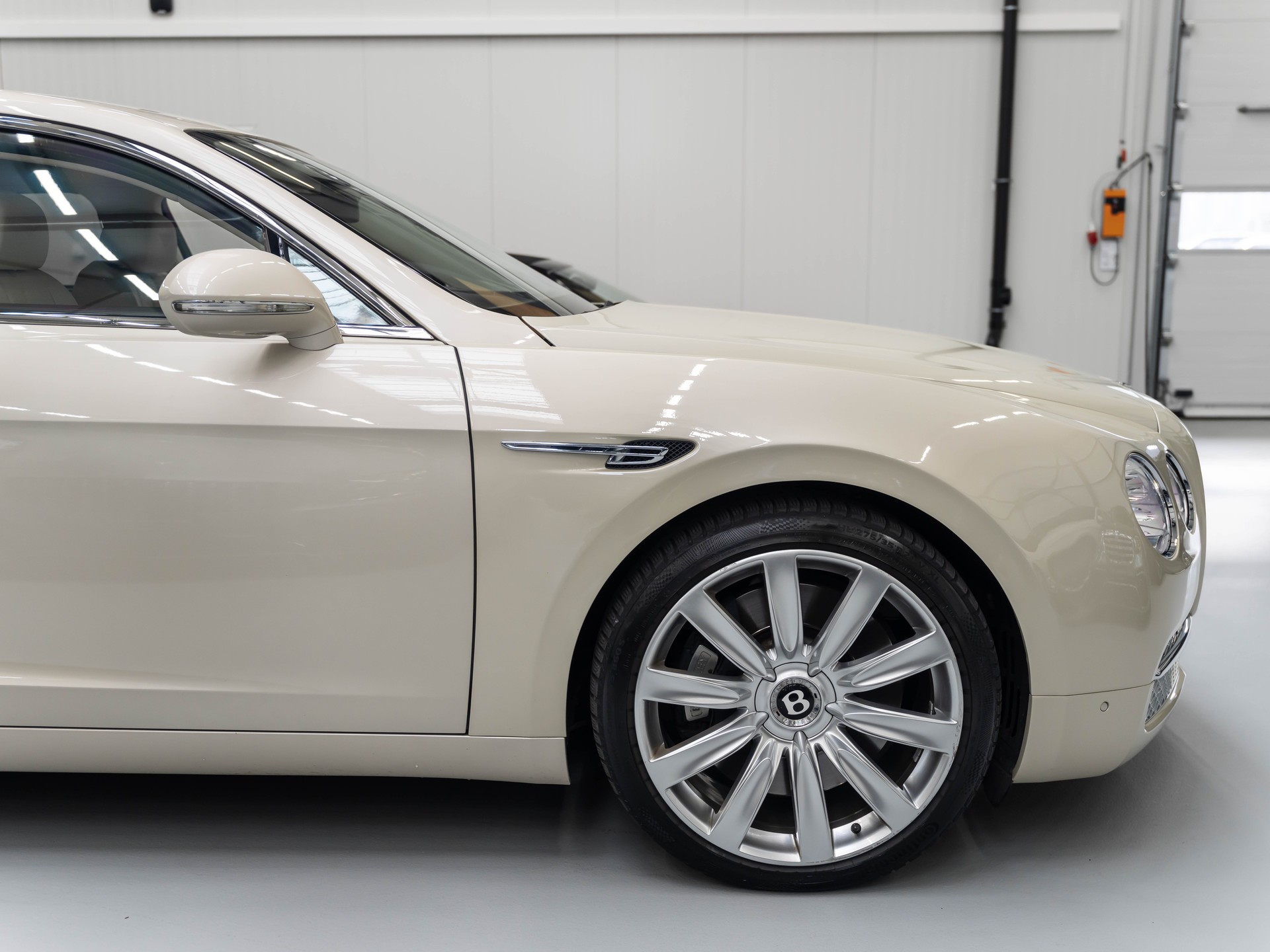 BENTLEY Flying Spur 6.0-image-17