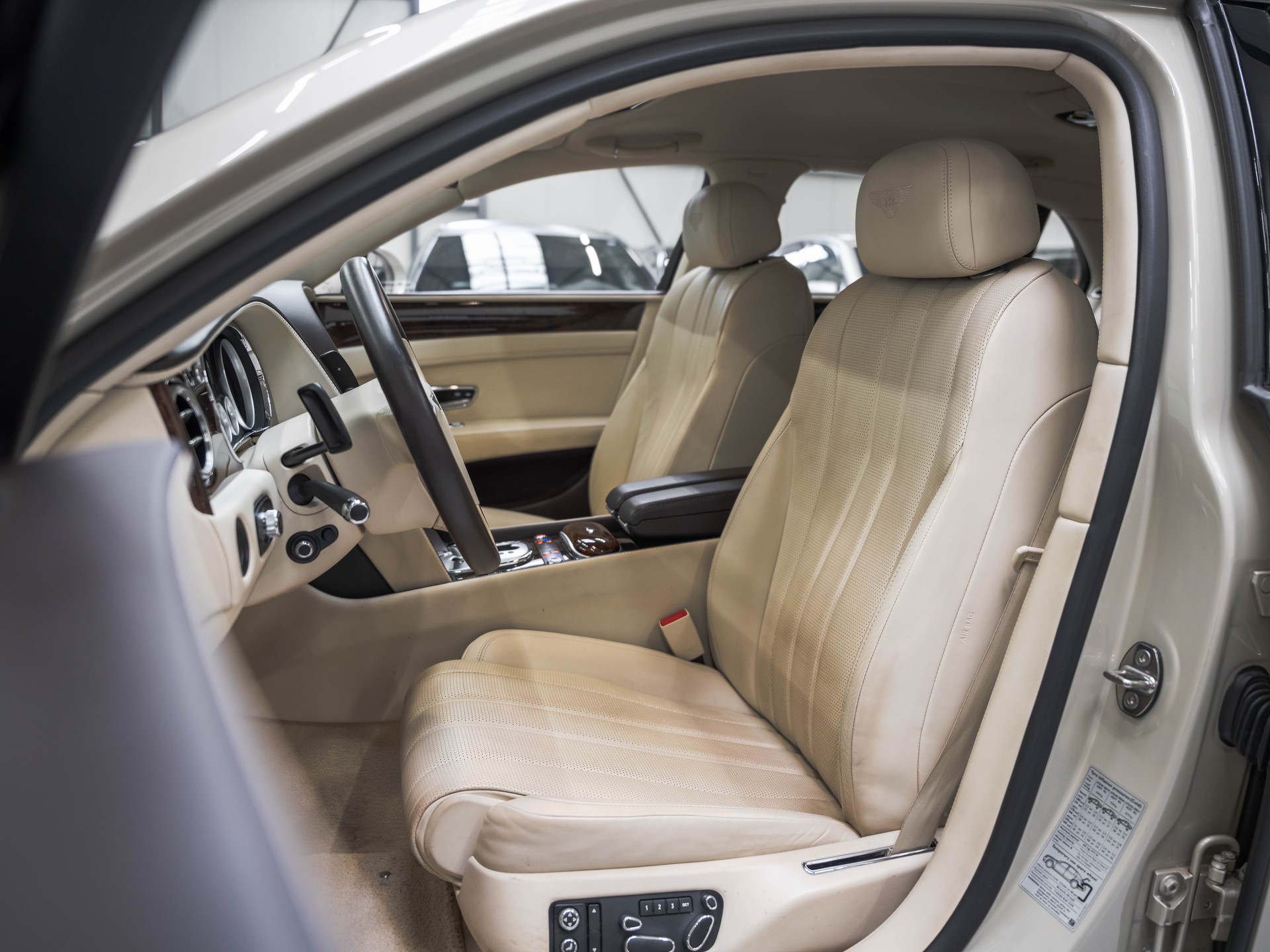 BENTLEY Flying Spur 6.0-image-9