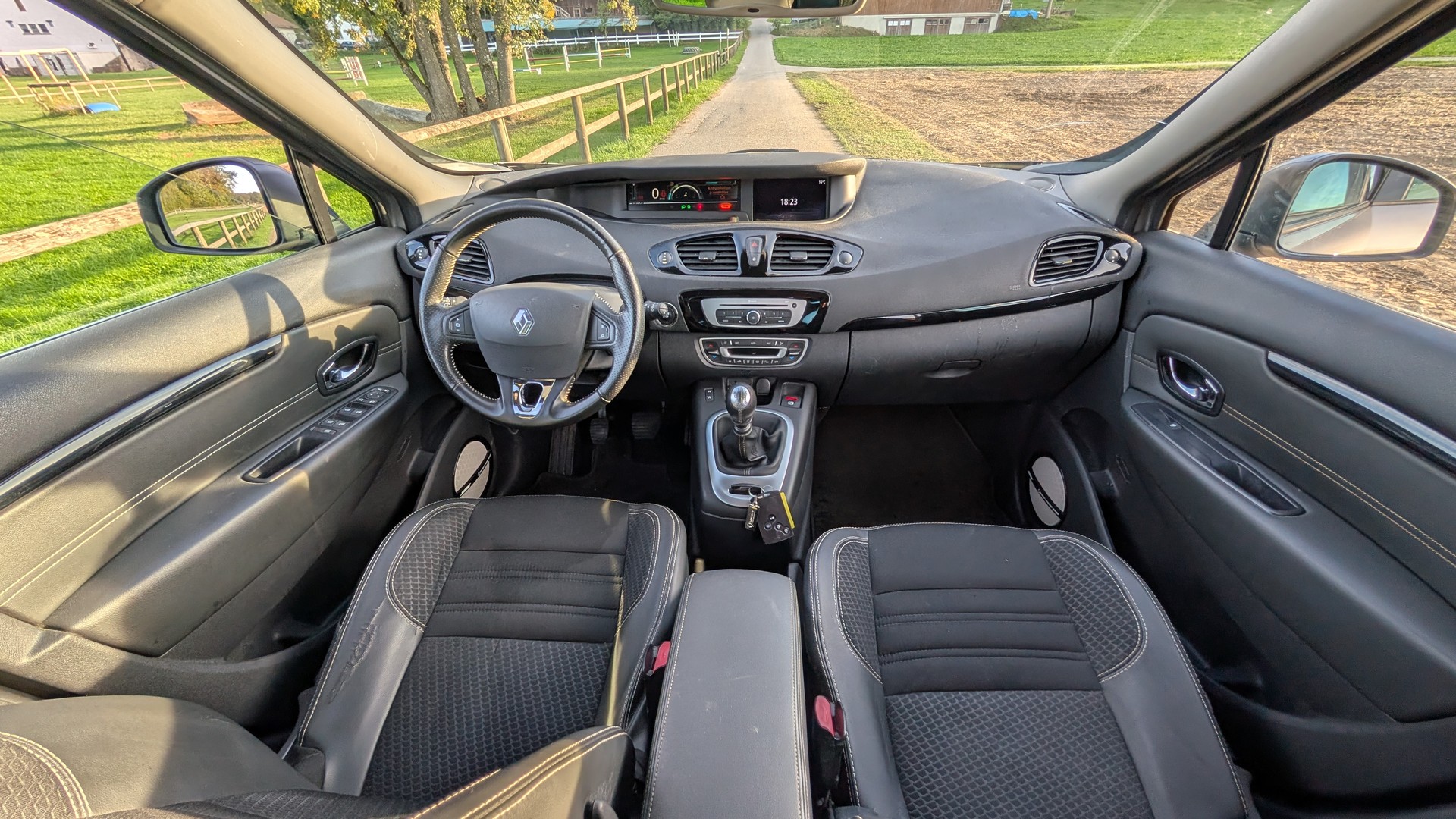RENAULT Grand Scénic 1.6 dCi Bose-image-2