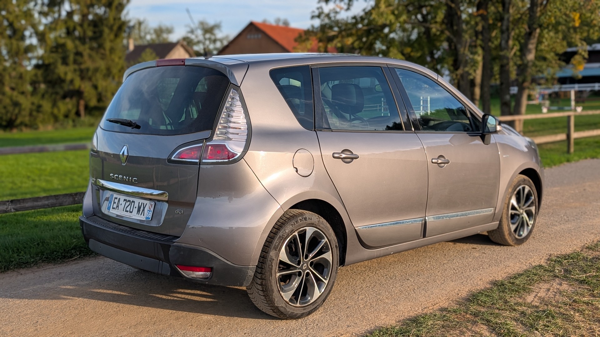 RENAULT Grand Scénic 1.6 dCi Bose-image-3