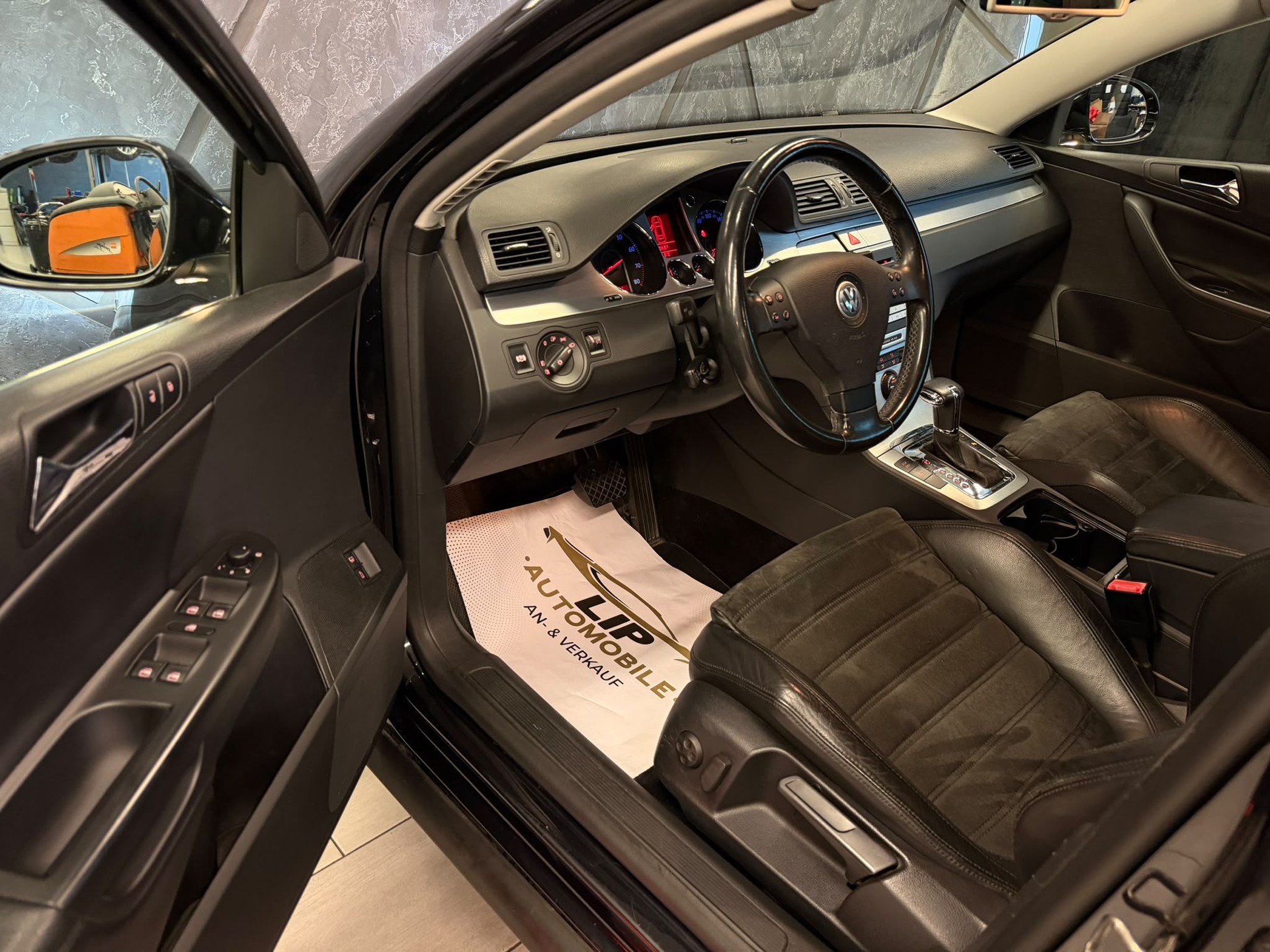 VW Passat Variant 3.2 V6 FSI Highline 4Motion-image-10
