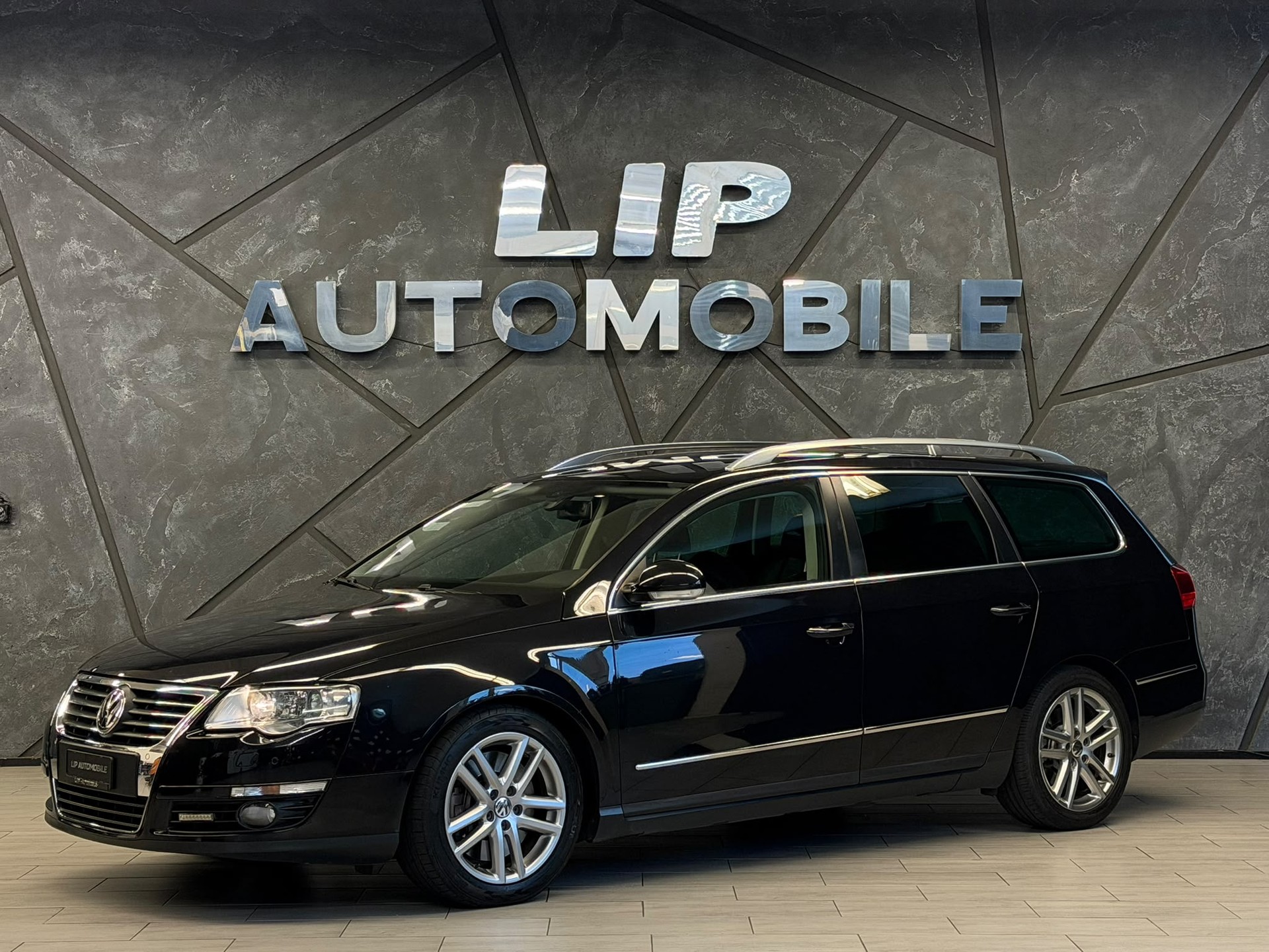 VW Passat Variant 3.2 V6 FSI Highline 4Motion-image-0