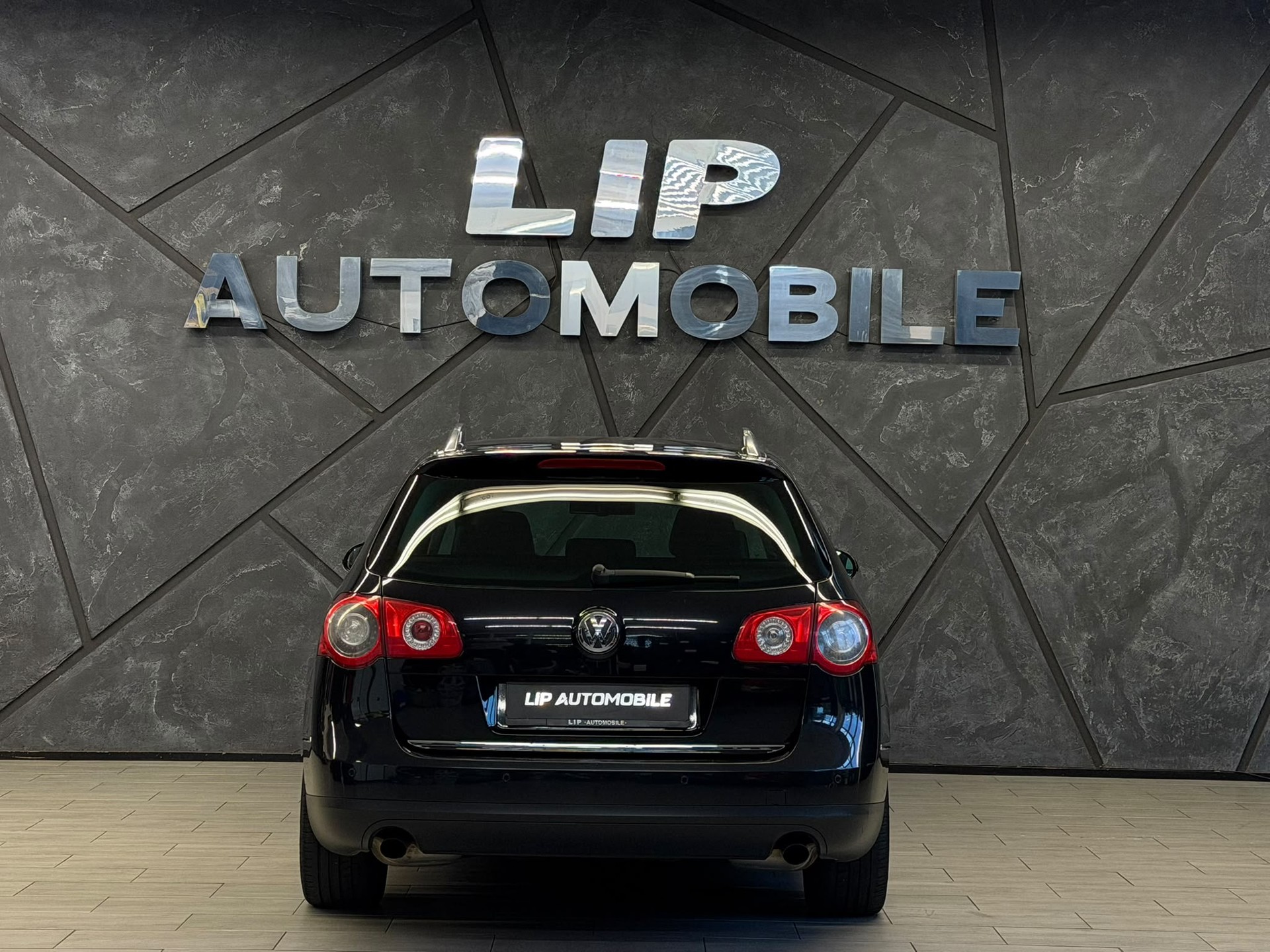 VW Passat Variant 3.2 V6 FSI Highline 4Motion-image-6