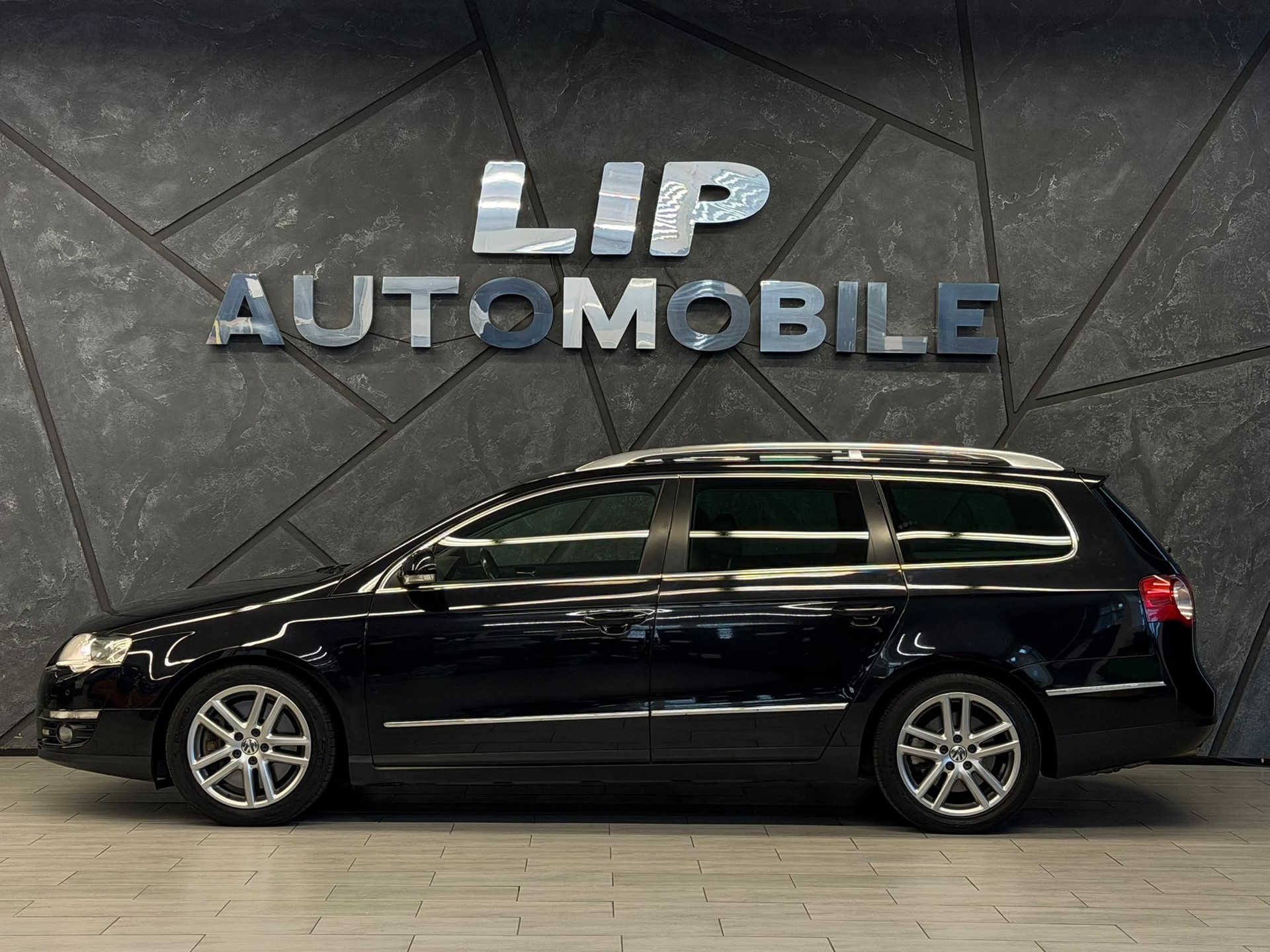 VW Passat Variant 3.2 V6 FSI Highline 4Motion-image-3
