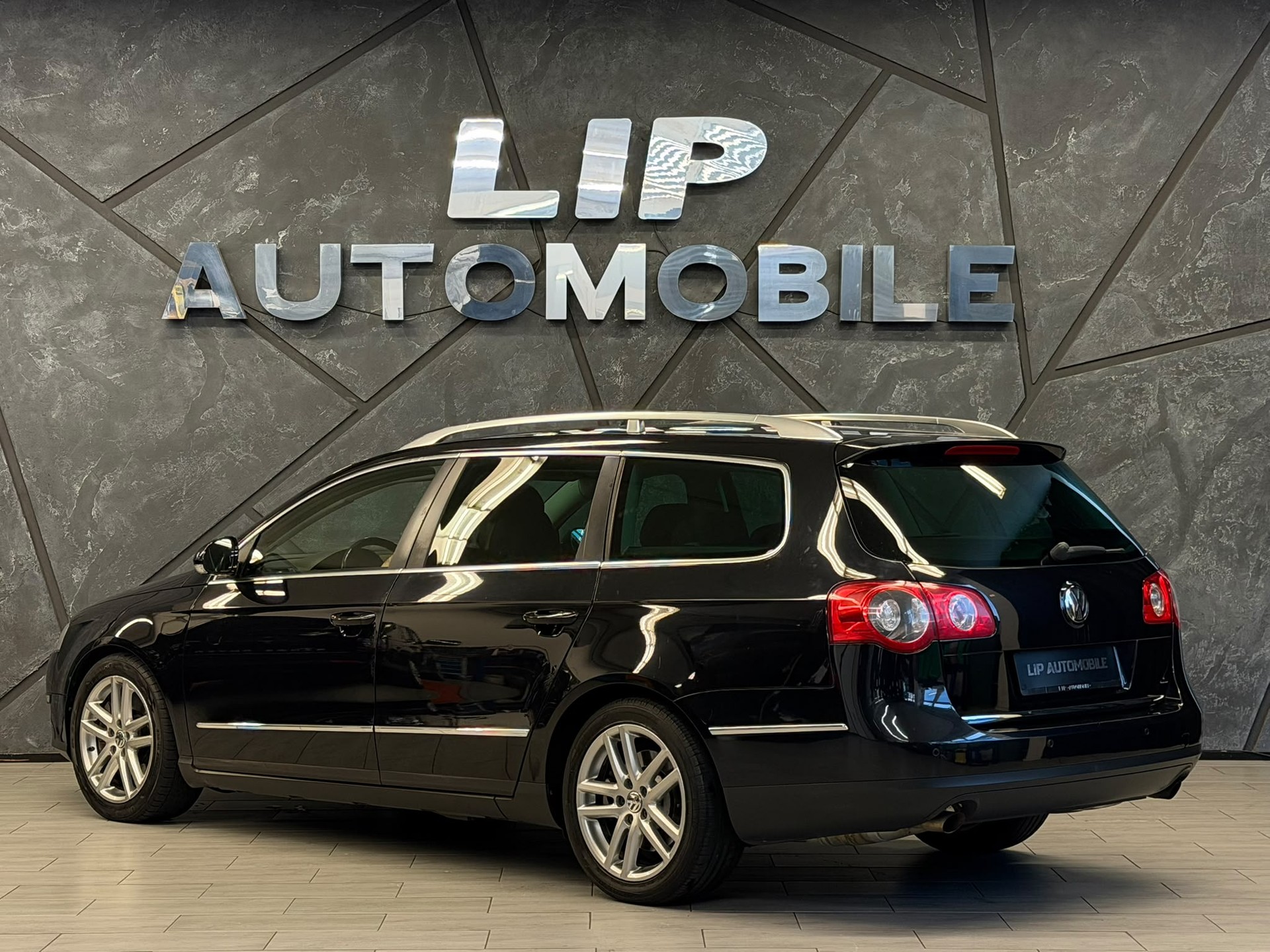 VW Passat Variant 3.2 V6 FSI Highline 4Motion-image-7