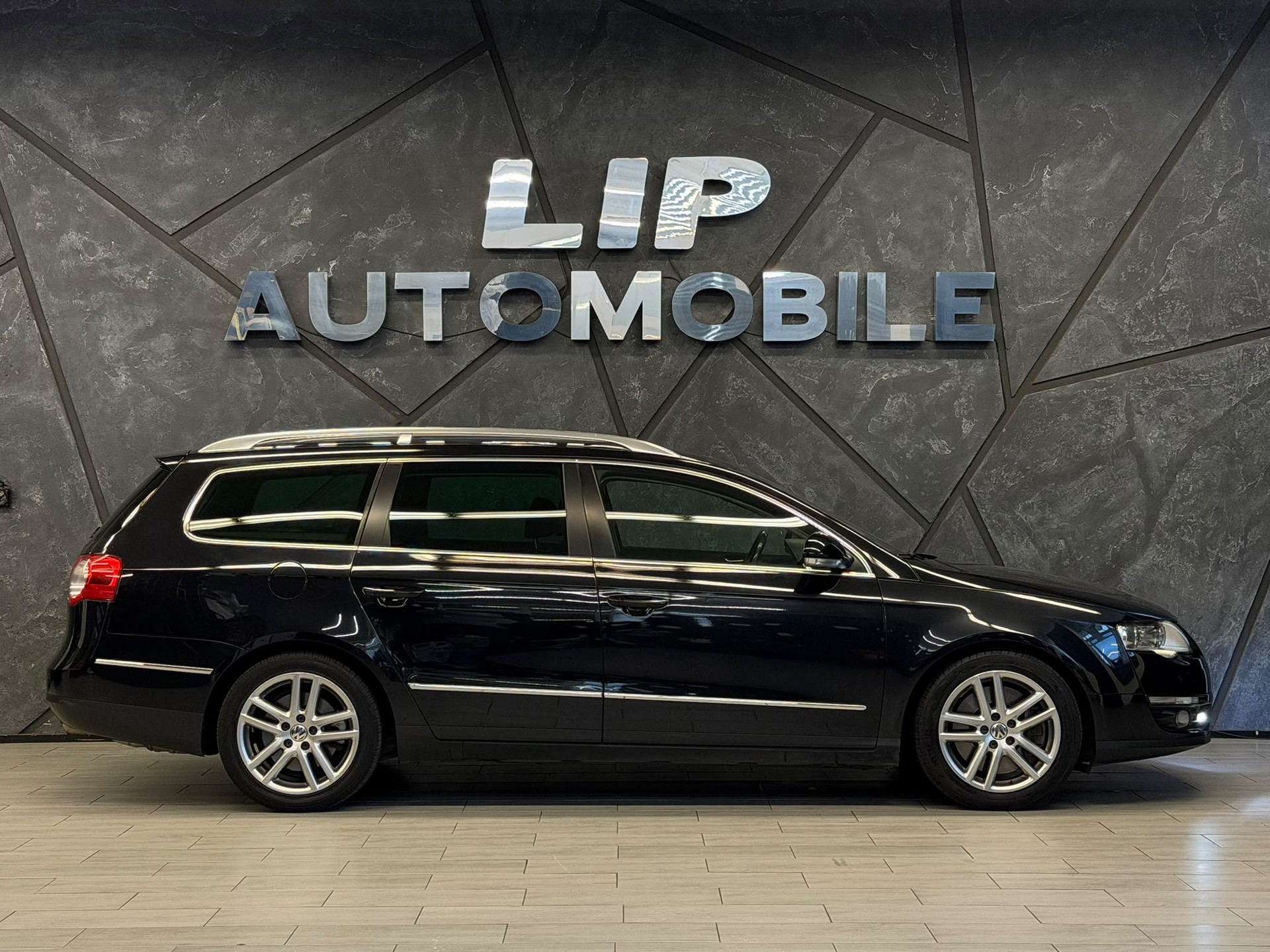 VW Passat Variant 3.2 V6 FSI Highline 4Motion-image-4