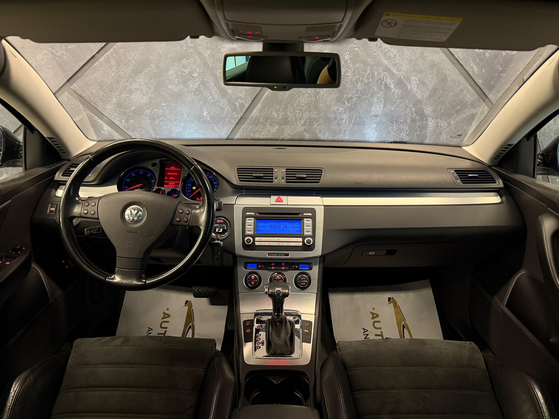 VW Passat Variant 3.2 V6 FSI Highline 4Motion-image-8