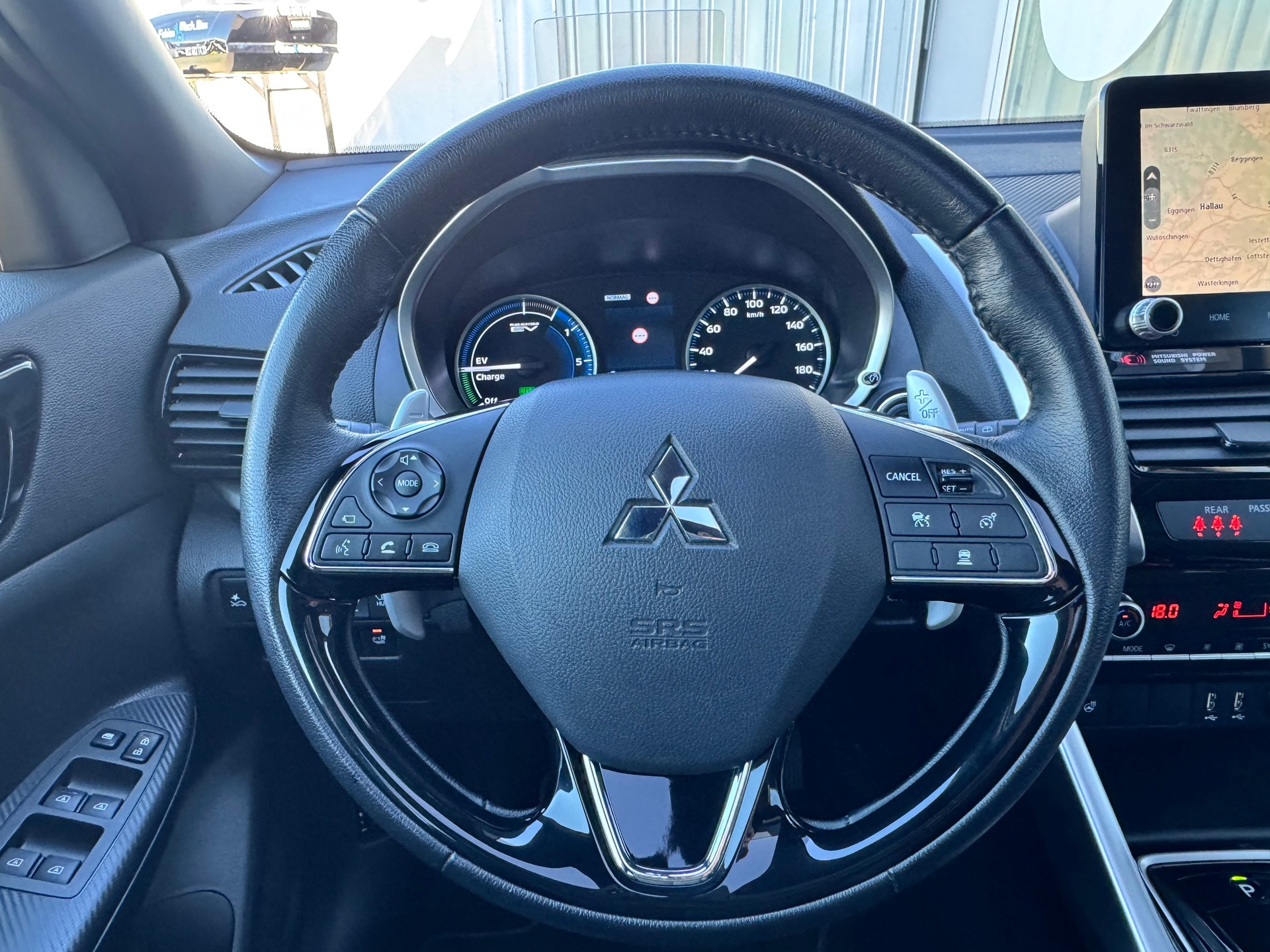 MITSUBISHI Eclipse Cross 2.4 PHEV Instyle+4x4+LED Scheinwerfer+Panorama-Schiebedach+Keyless+ACC+Leder+Navigation+Rückfahrkamera+AHK+-image-16