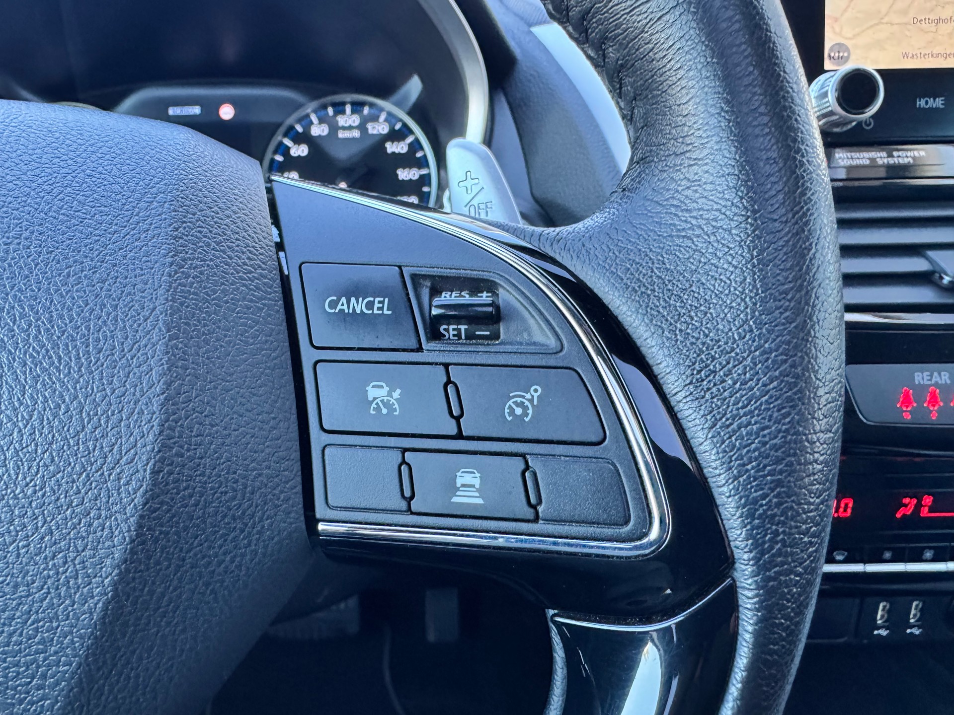 MITSUBISHI Eclipse Cross 2.4 PHEV Instyle+4x4+LED Scheinwerfer+Panorama-Schiebedach+Keyless+ACC+Leder+Navigation+Rückfahrkamera+AHK+-image-17