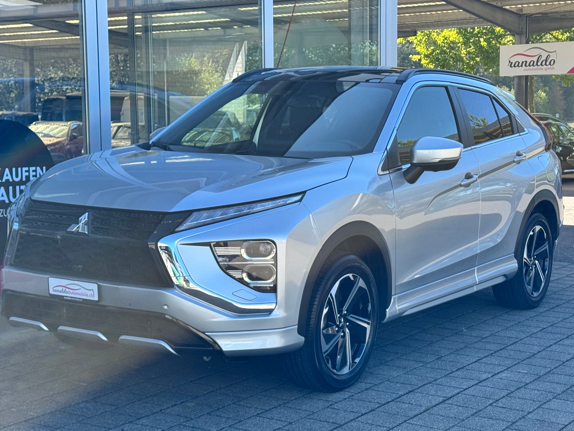 MITSUBISHI Eclipse Cross 2.4 PHEV Instyle+4x4+LED Scheinwerfer+Panorama-Schiebedach+Keyless+ACC+Leder+Navigation+Rückfahrkamera+AHK+-image-2