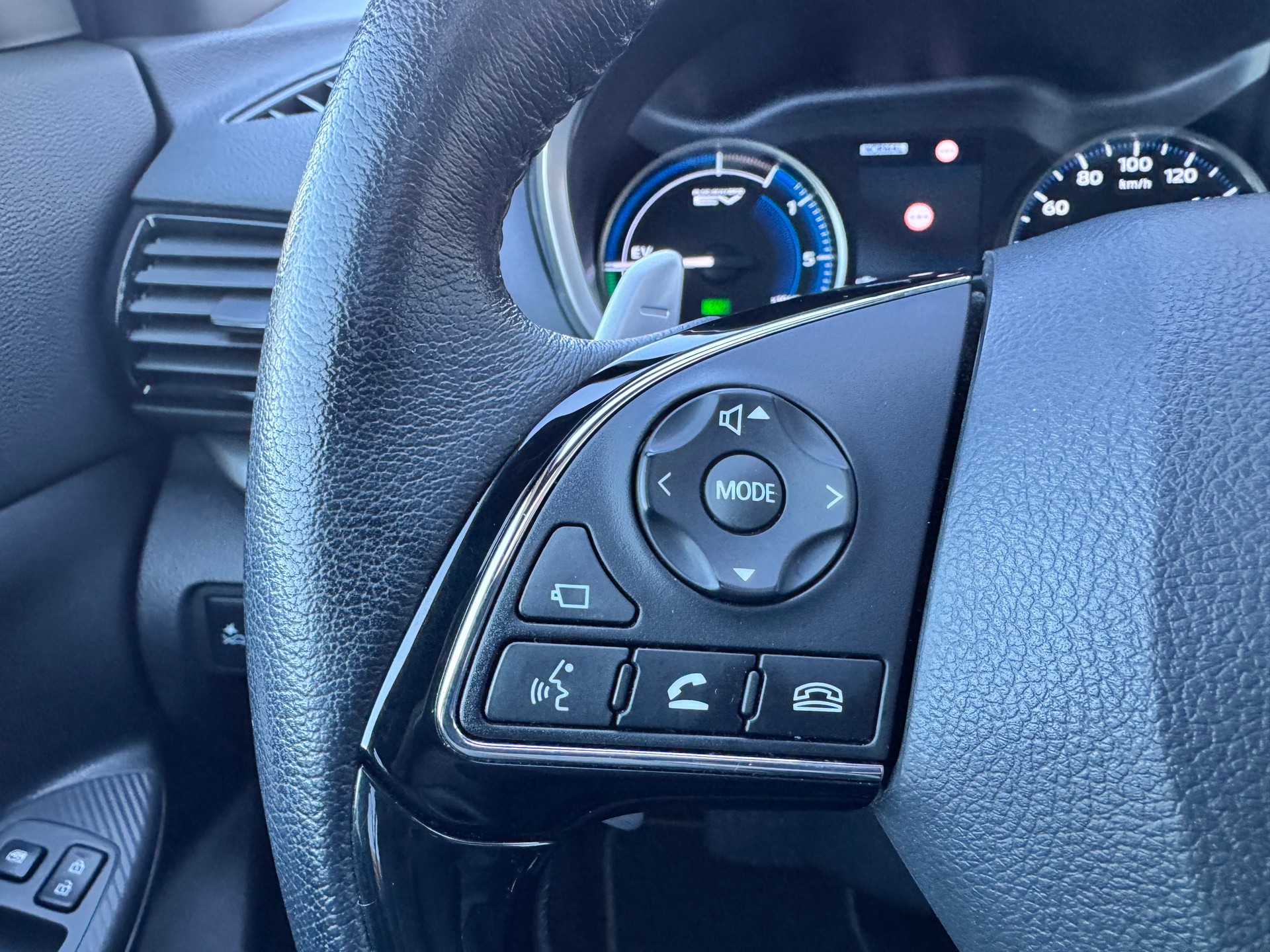 MITSUBISHI Eclipse Cross 2.4 PHEV Instyle+4x4+LED Scheinwerfer+Panorama-Schiebedach+Keyless+ACC+Leder+Navigation+Rückfahrkamera+AHK+-image-18