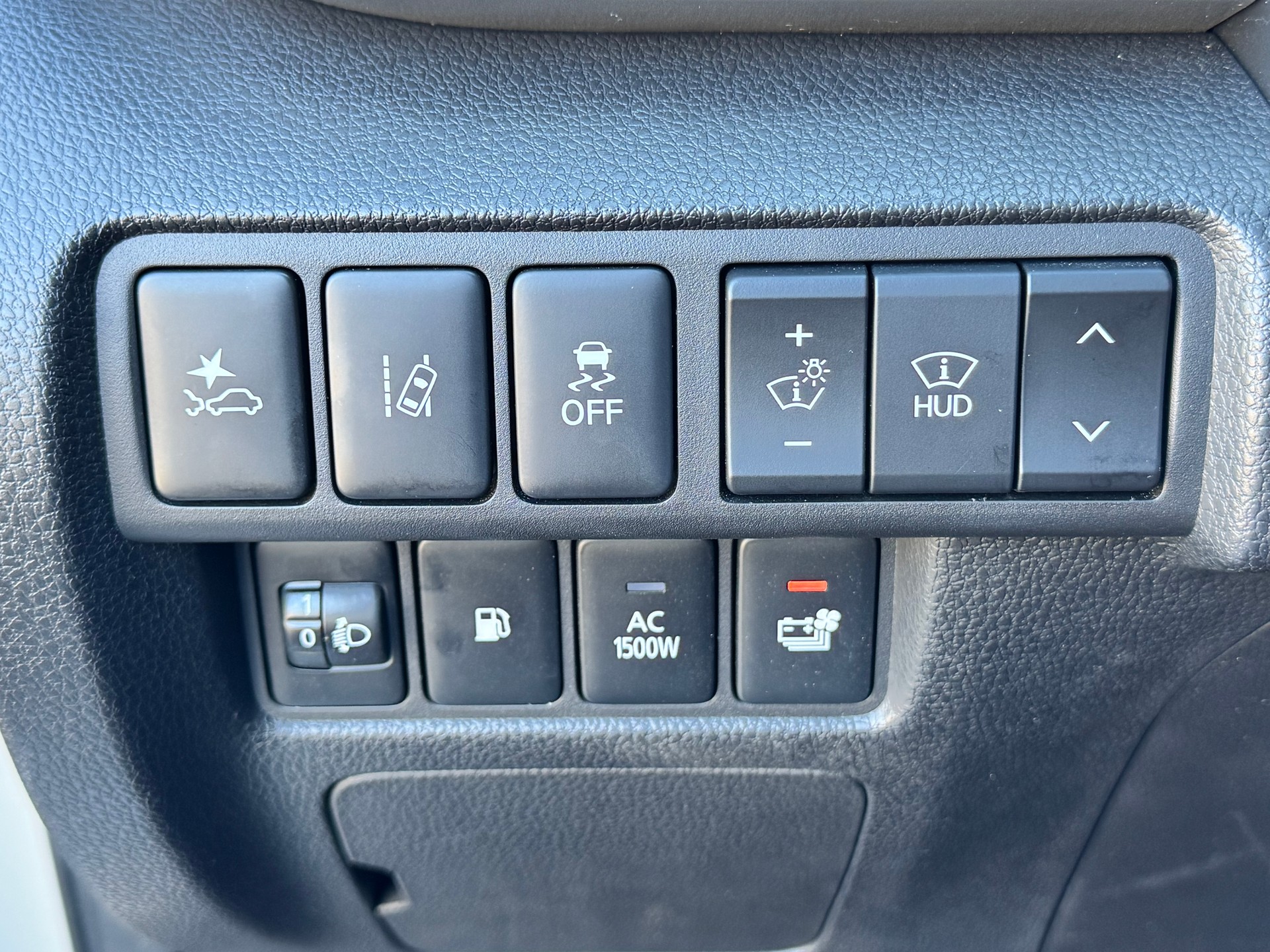 MITSUBISHI Eclipse Cross 2.4 PHEV Instyle+4x4+LED Scheinwerfer+Panorama-Schiebedach+Keyless+ACC+Leder+Navigation+Rückfahrkamera+AHK+-image-14