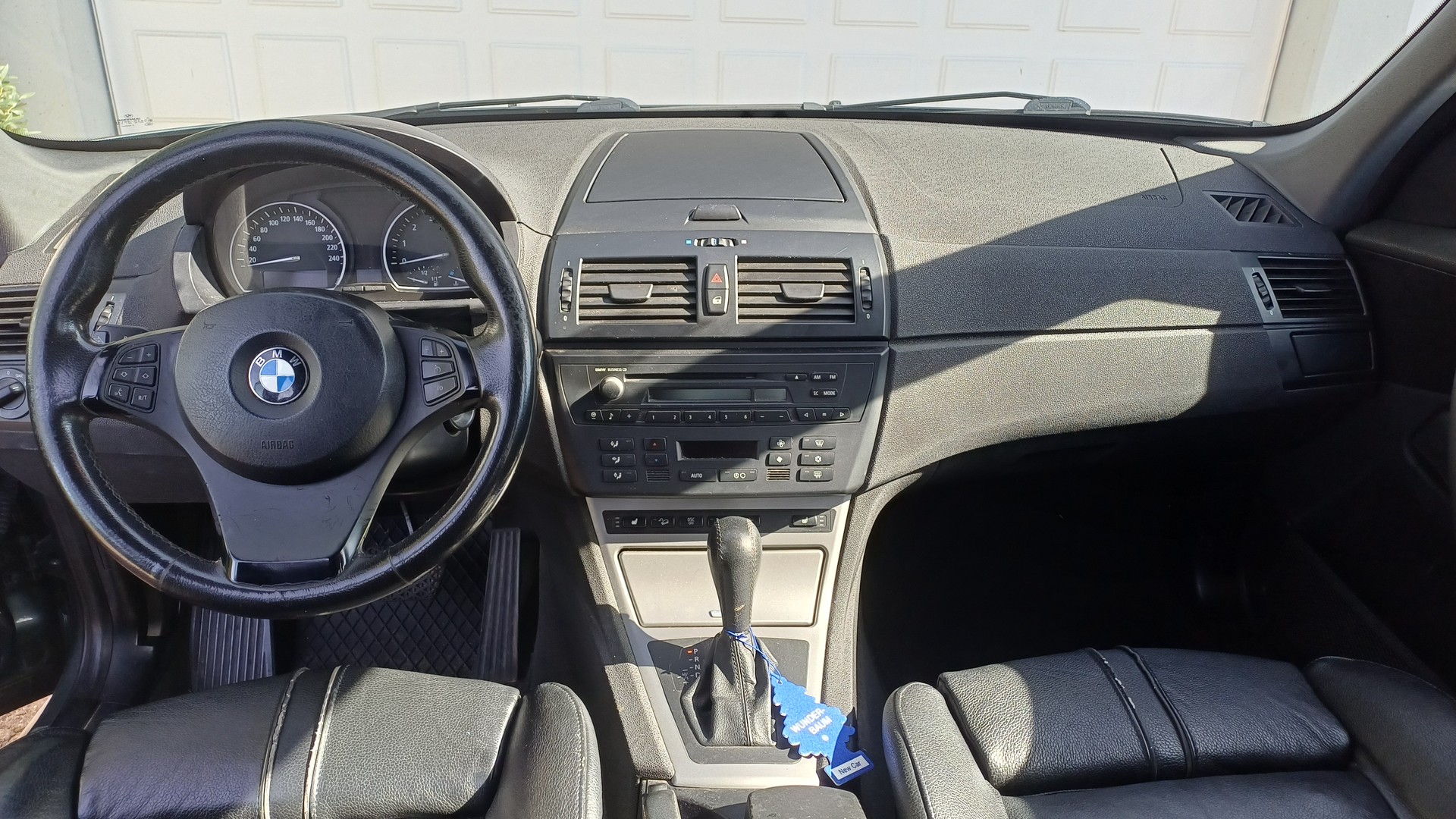 BMW X3 3.0i-image-6