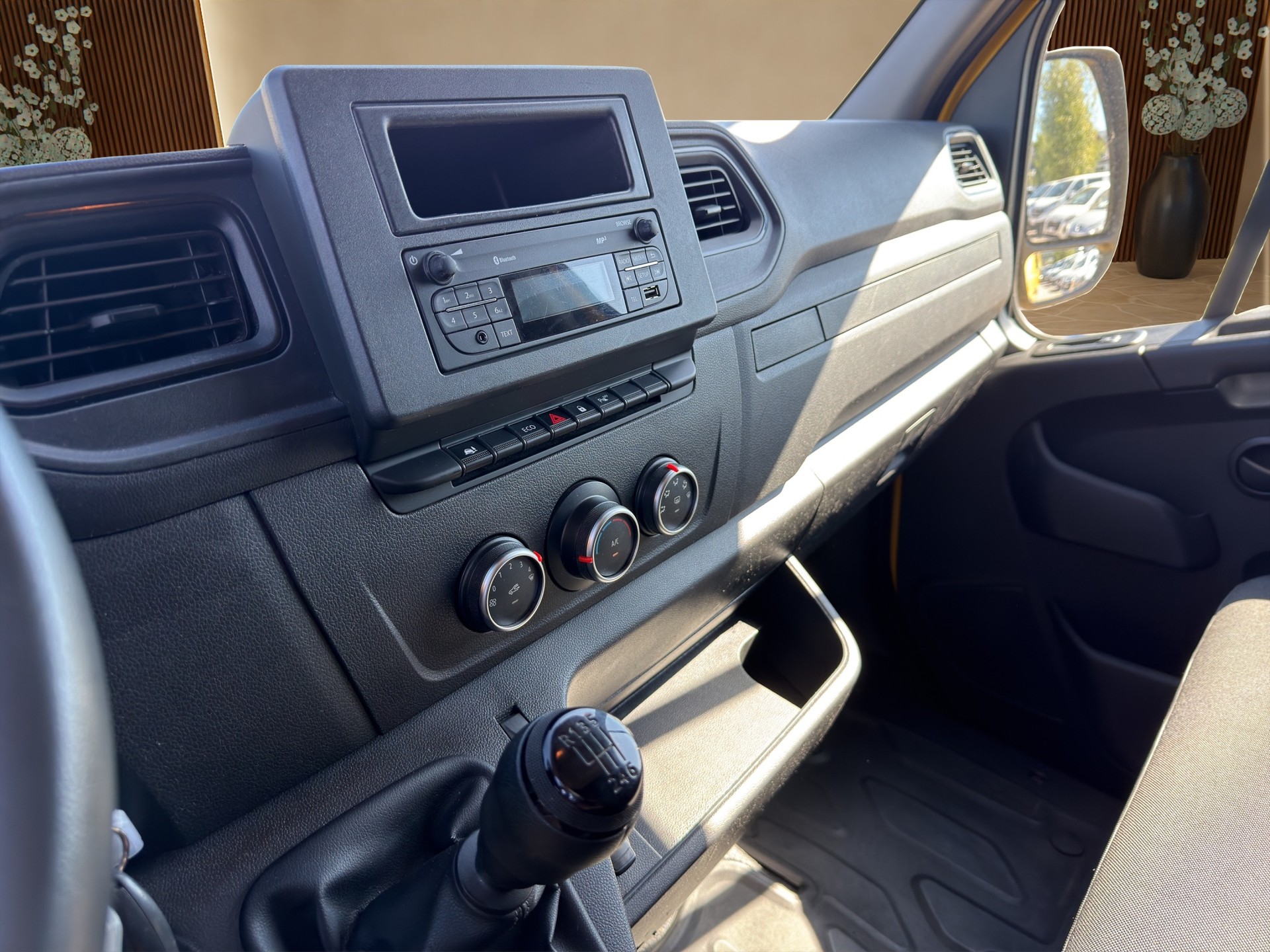 RENAULT Master T35 2.3dCi 135 L3H3 Klima , 3 Sitz , Anhänger 2500 KG , Rückfahrkamera.-image-8